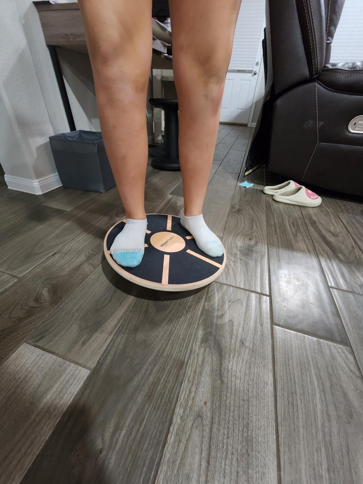 Amazon Basics Wood Wobble Balance Trainer Board, Slip Resistant, for Exercise and Core Strength customer photo 1