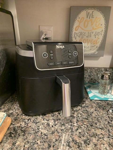 Ninja Air Fryer 4 QT Capacity, 4-in-1 Roast, Crisp, Roast, Reheats, & Dehydrates, Dishwasher Safe Parts, 1550 watt customer photo 2