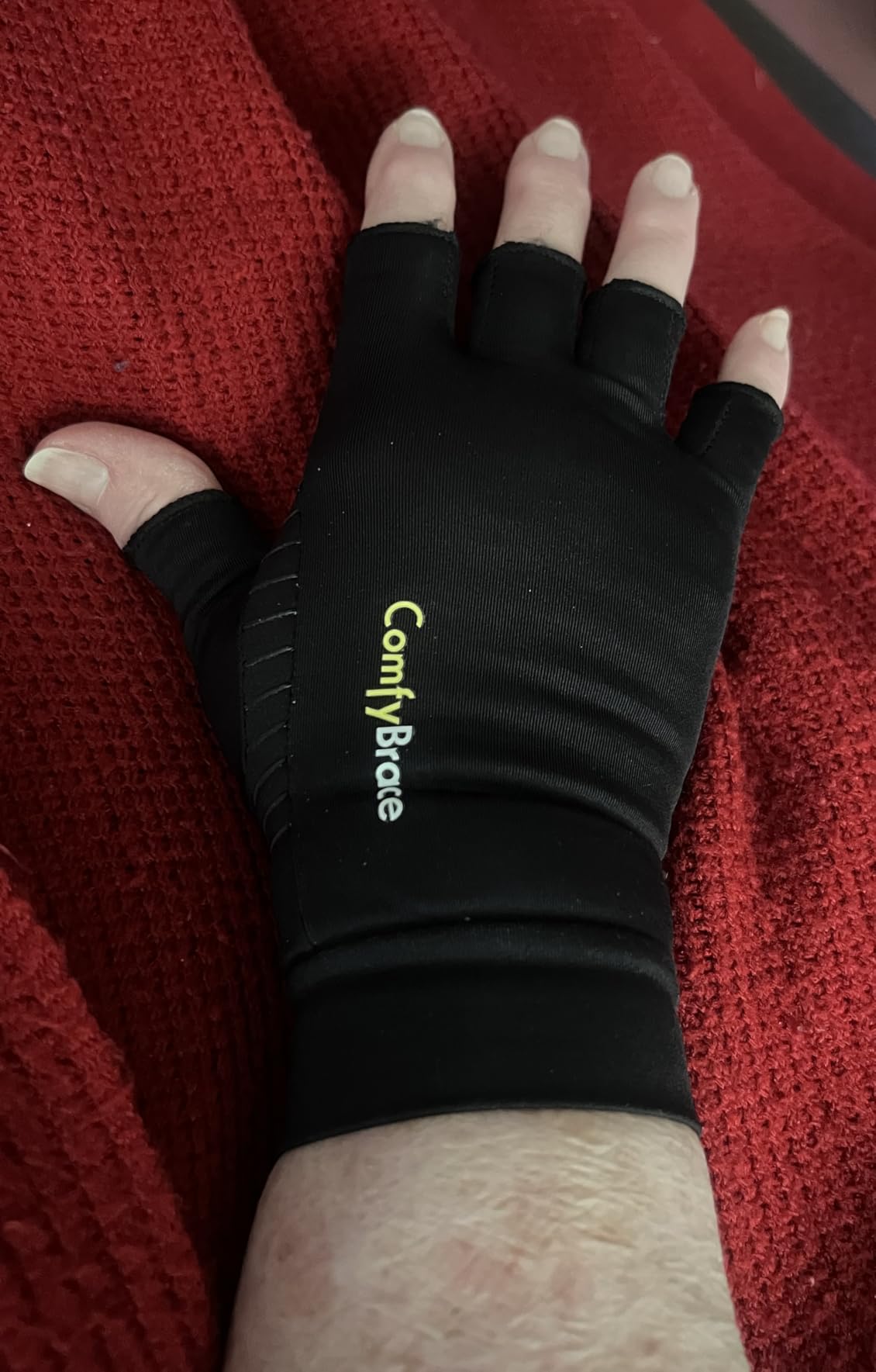 ComfyBrace Copper Infused Compression Arthritis Gloves for Hand & Finger Relief from pain/swelling caused by Rheumatoid Arthritis, Carpal Tunnel, Tendonitis and Poor Circulation, Fits Men & Women customer photo 1