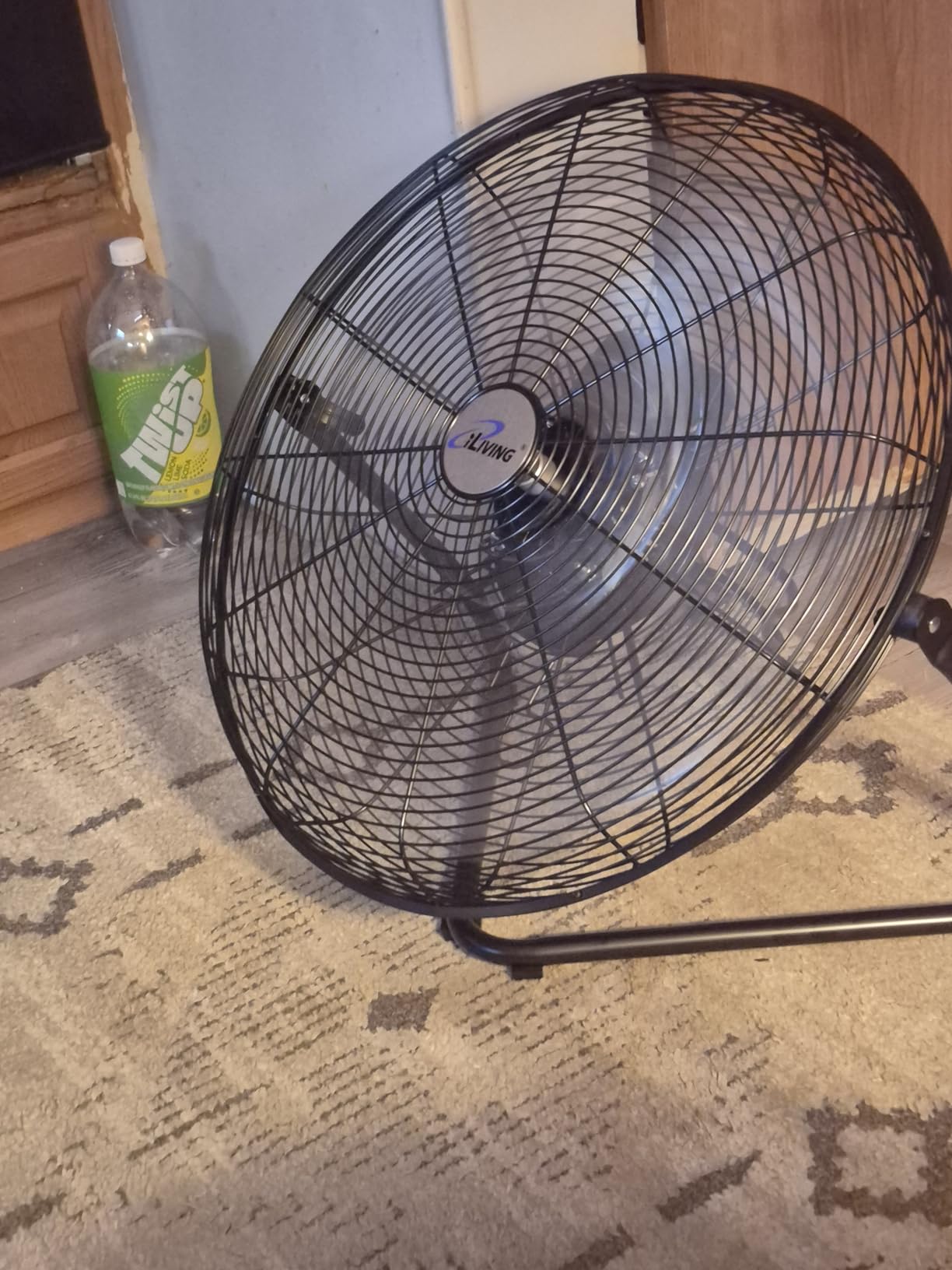 iLIVING 20 Inch Heavy Duty Floor & Wall Mount Fan - 5500 CFM High Velocity, 160-Watt, 3-Speed, Industrial Cooling for Garage, Workshop, Office, Home - UL Listed, Black customer photo 2