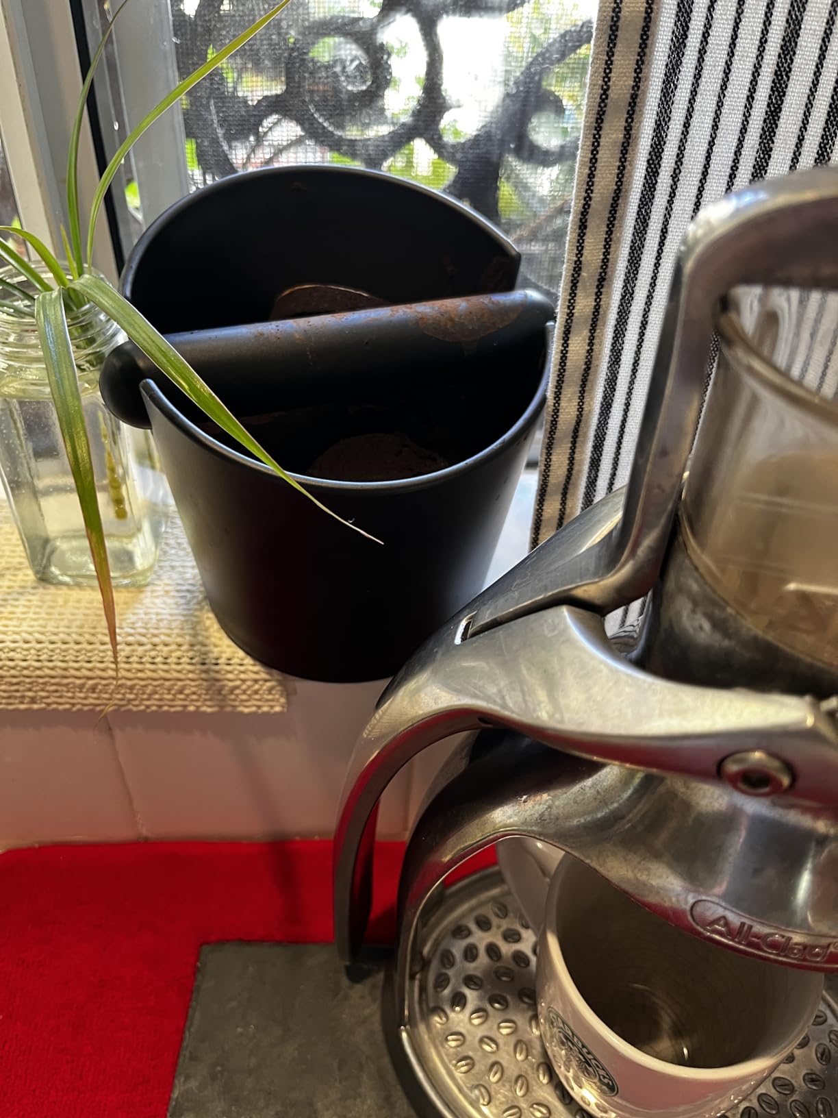 HOMEE Coffee Knock Box 4.8 Inch Shock-Absorbent Durable Barista Style Knock Box With Removable Knock Bar and Non-Slip Base Gift (Round) customer photo 2