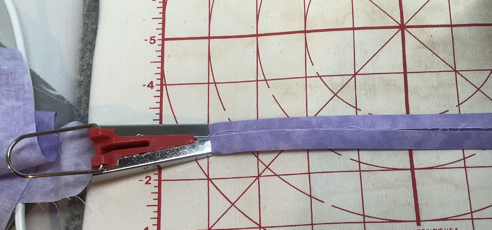 BUTUZE Fabric Bias Tape Makers Kit with Sewing Awl, Positioning Pin, Adjustable Binder Clip, Wooden Awl, Foot Press - Practical Bias Tape Maker Set for Sewing/Quilting customer photo 1