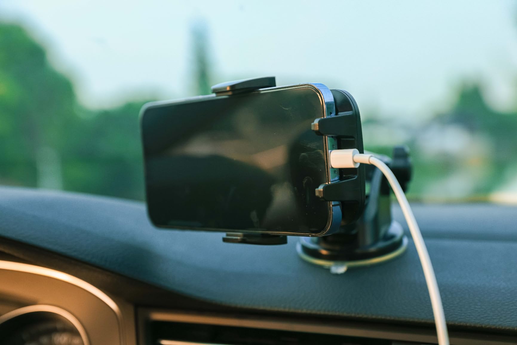 VANMASS【85+LBS Strongest Suction & Military-Grade 2026 Ultimate Car Phone Mount【Patent & Safety Certs】 Cell Phone Holder Truck for Dashboard Windshield Vent for iPhone 17 Pro Max 16 15 for Samsung customer photo 2