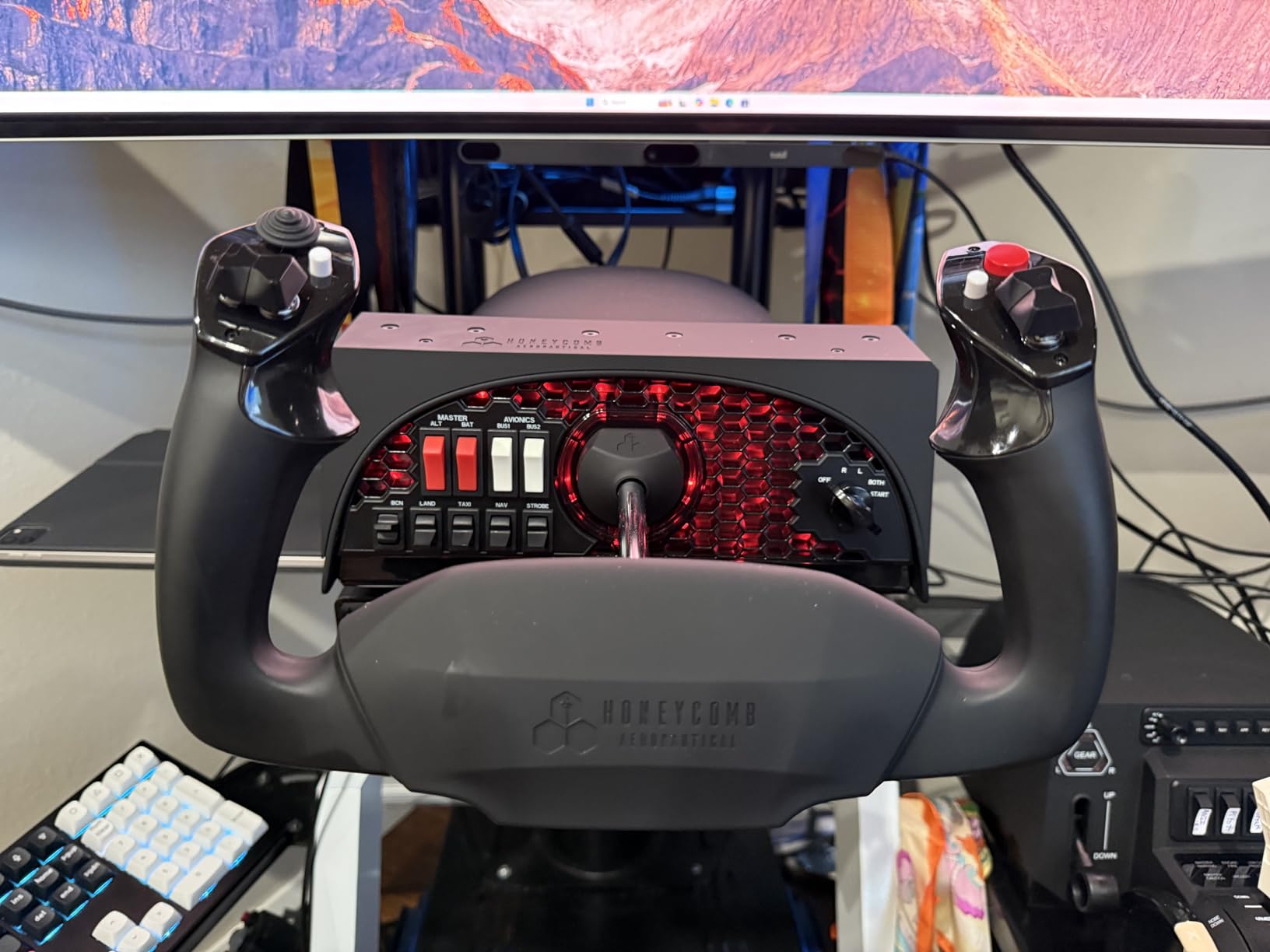 Honeycomb Alpha Flight Controls Yoke & Switch Panel – Flight Simulator Yoke w/ 180° Rotation, Steel Shaft customer photo 2