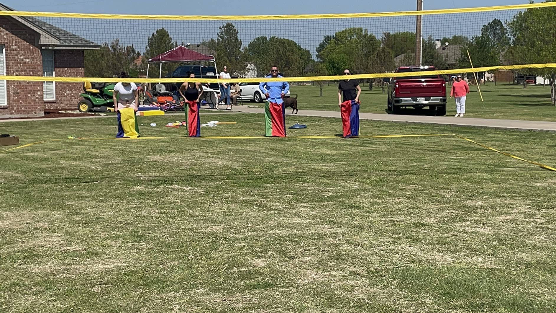 Amazon Basics Portable Outdoor Volleyball and Badminton Combo Set with Sturdy Poles and Storage Bag customer photo 1