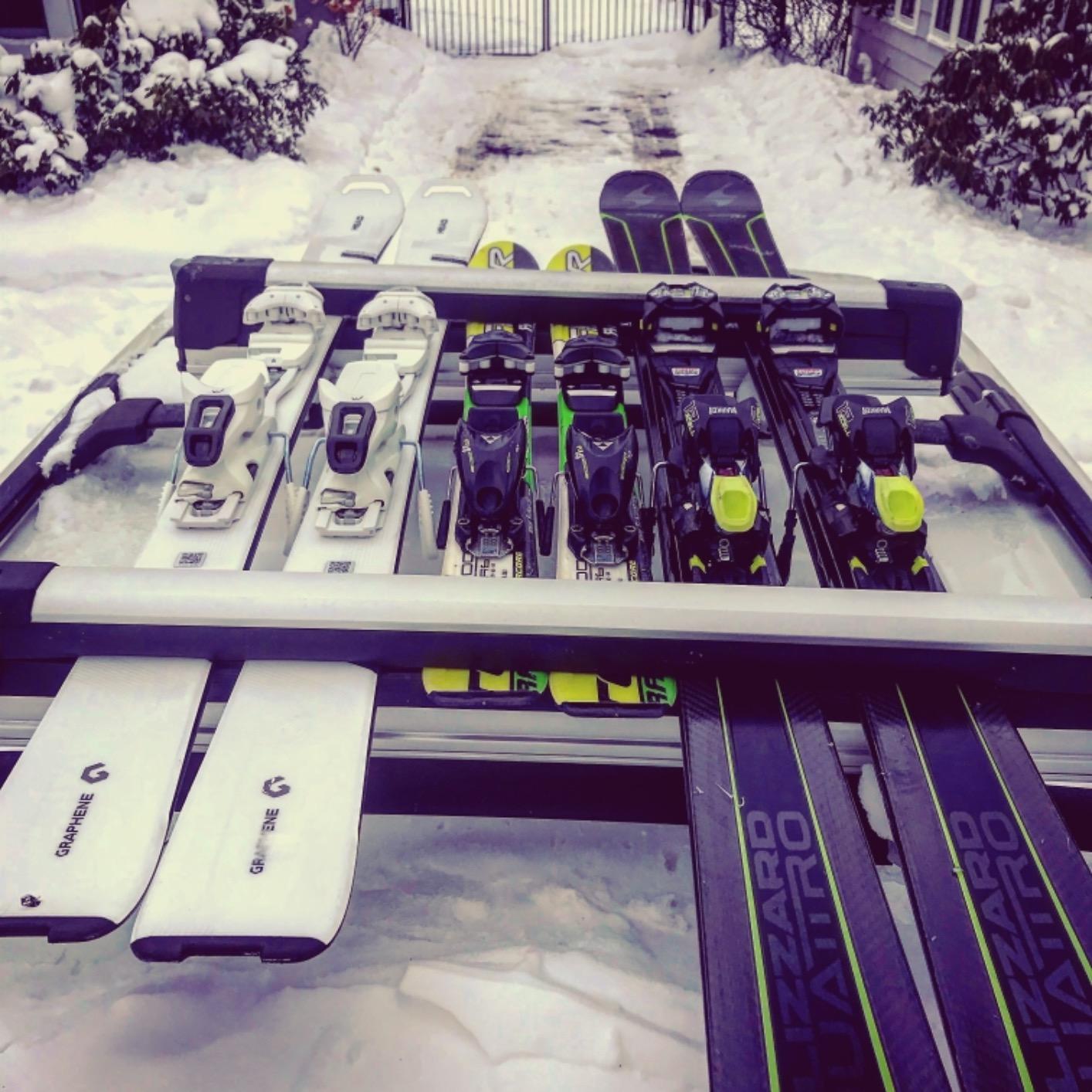 Thule SnowPack Ski/Snowboard Rack, Large (6 Pr/4 Boards), Black customer photo 1