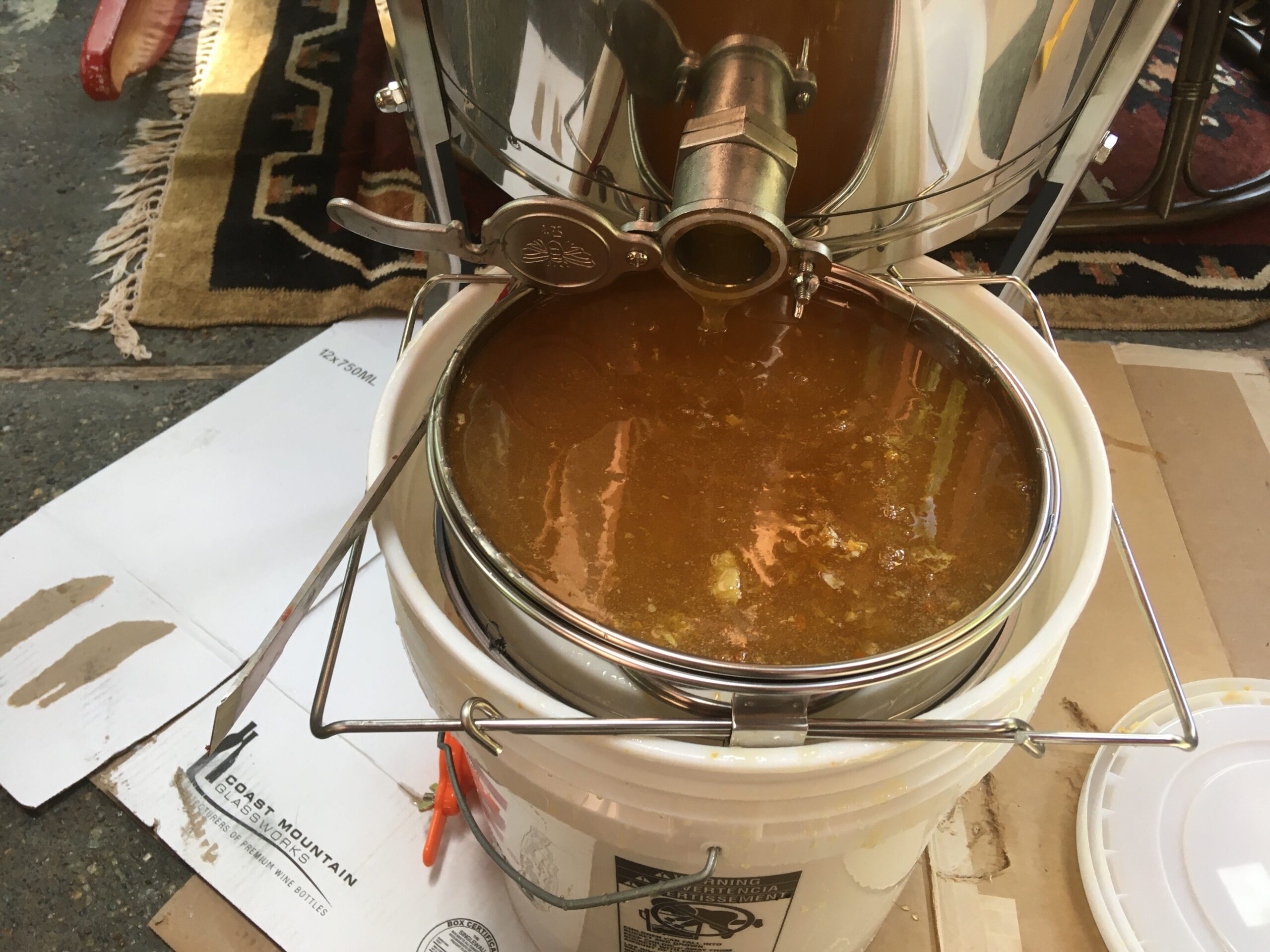 VINGLI Upgraded 4 Frame Honey Extractor Separator,304 Food Grade Stainless Steel Honeycomb Spinner Drum Manual Crank With Adjustable Height Stands,Beekeeping Pro Extraction Apiary Centrifuge Equipment customer photo 1