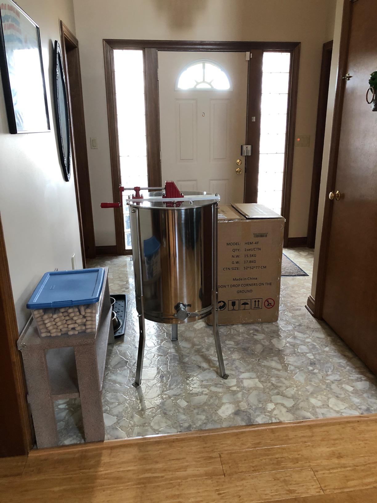 VINGLI Upgraded 4 Frame Honey Extractor Separator,304 Food Grade Stainless Steel Honeycomb Spinner Drum Manual Crank With Adjustable Height Stands,Beekeeping Pro Extraction Apiary Centrifuge Equipment customer photo 2