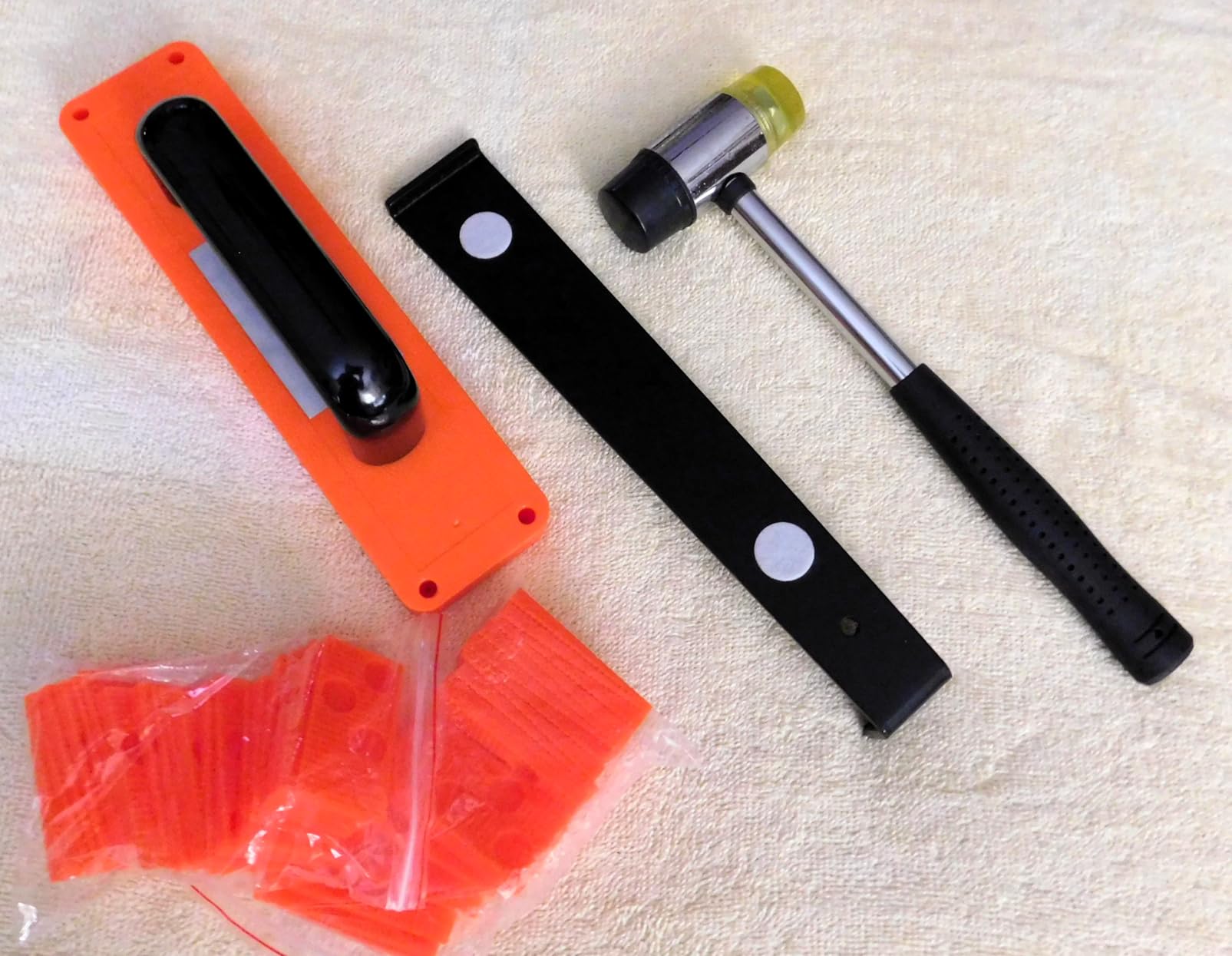 REXBETI Laminate Wood Flooring Installation Kit, LVP Installation Kit, Vinyl Flooring Tools - Tapping Block with Handle, Pull Bar, Double-Faced Mallet and Spacers customer photo 2