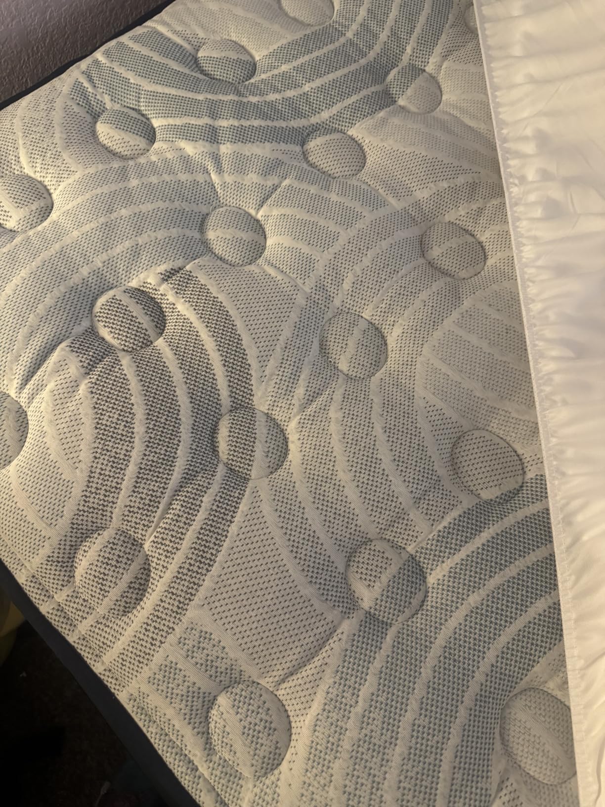 PlushDeluxe Premium Bamboo Mattress Protector - Queen Size, Waterproof, & Ultra Soft Breathable Noiseless Washable Bed Mattress Cover for Comfort & Protection - White customer photo 2