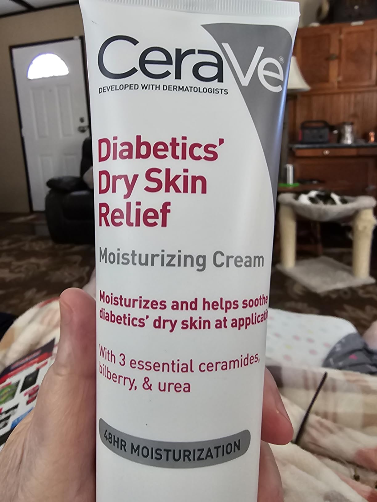 CeraVe Moisturizing Cream for Diabetics' Dry Skin, Urea Cream with Bilberry for Face and Body, 8 Ounce customer photo 1