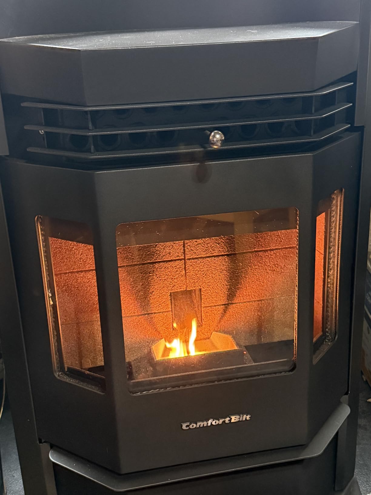 Comfortbilt HP22-N Pellet Stove Black EPA Approved Smart Controller 80 Lb. Hopper customer photo 1