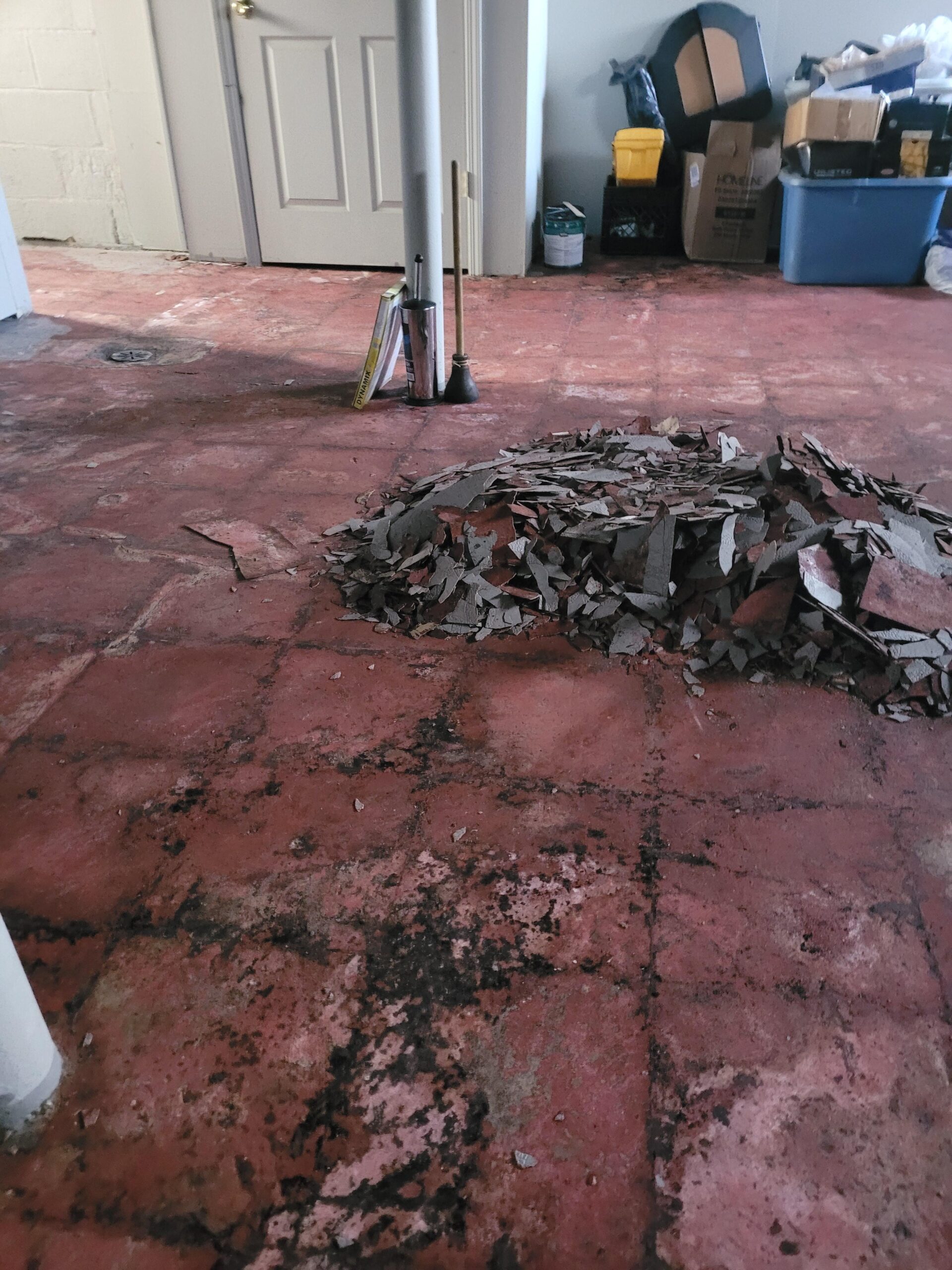 Red Devil 2108 Long Handle Heavy Duty Floor Scraper with 4-Inch Double Edge Steel Blade, Cushioned Grip Handle for Tile, Linoleum, and Carpet Removal customer photo 2