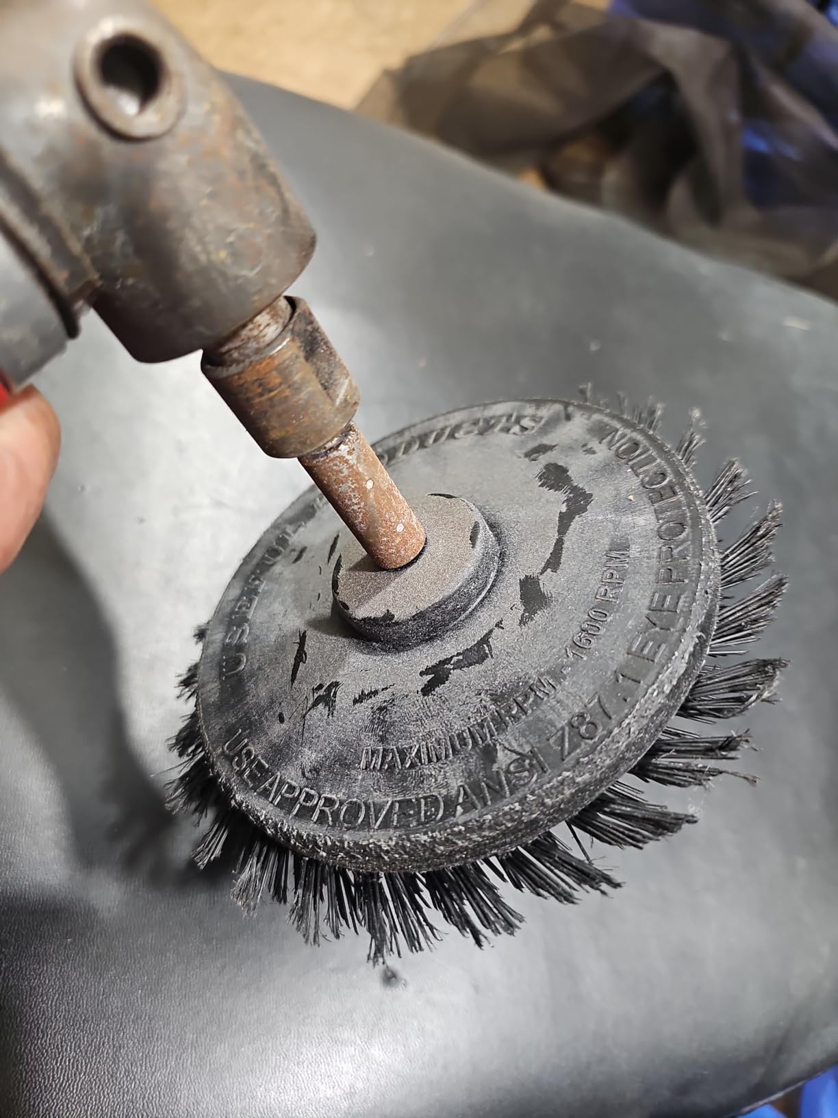 Kayak - Canoe - Yacht - Raft - Drill Brush - Boat Accessories - Fiberglass - Hull Cleaner - Cleaning Supplies - Pond Scum, Oil Residue, Weeds, Barnacles, Oxidation - Spin Brush Kit customer photo 1