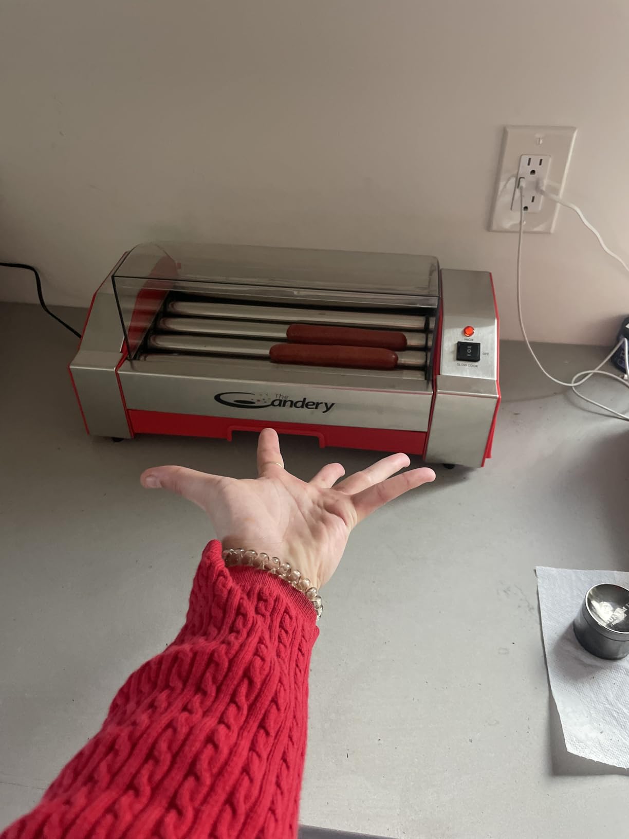 The Candery Electric Hot Dog Roller - Sausage Grill Cooker Machine - 6 Hot Dog Capacity - Household Hot Dog Machine for Children and Adults customer photo 1