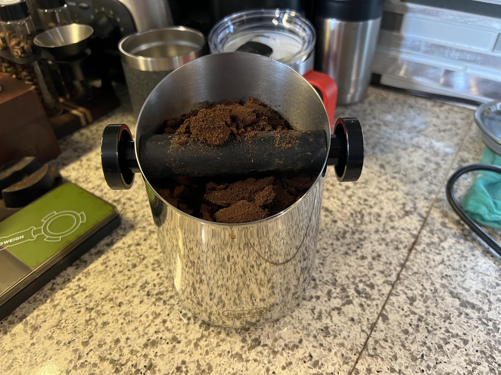 De'Longhi Knock Box for Coffee & Espresso Grounds, Easy & Mess-Free Disposal of Coffee Puck, Removable Bar and Non-Slip Base, Dishwasher Safe, Stainless Steel, 4-inch diameter,Silver customer photo 1