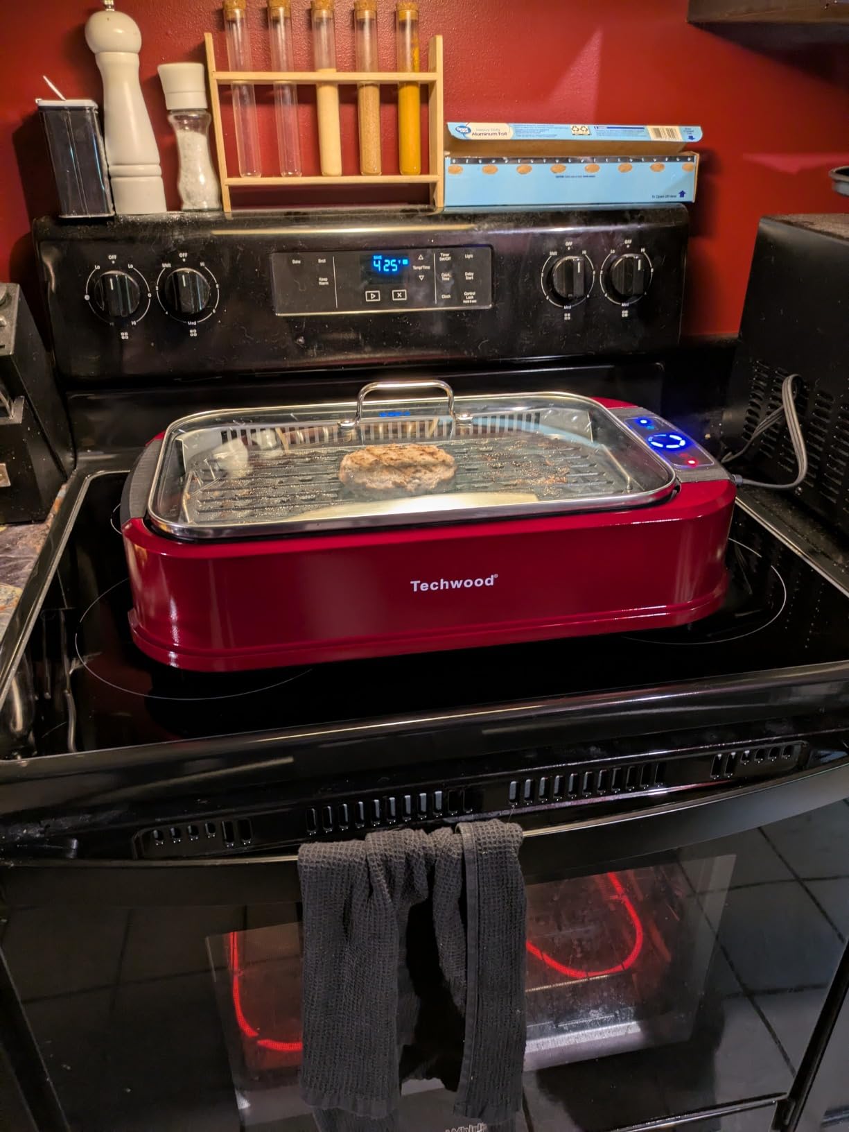 Indoor Smokeless Grill, Techwood 1500W Electric Indoor Grill with Tempered Glass Lid, Portable Non-stick BBQ Korean, Turbo Smoke Extractor Technology, Drip Tray& Double Removable Plate, Black customer photo 1