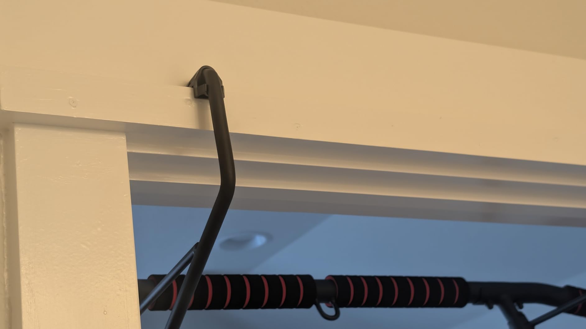 AmazeFan Pull Up Bar Doorway with Ergonomic Grip - Fitness Chin-Up Frame for Home Gym Exercise - Multi-Angle Grip - 2024 Upgrade Smart Hook (Fits Almost All Doors) customer photo 2