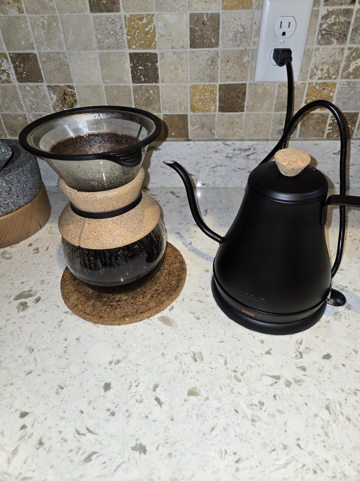 Bodum 34oz Pour Over Coffee Maker, High-Heat Borosilicate Glass with Reusable Stainless Steel Filter and Cork Grip - Made in Portugal customer photo 1