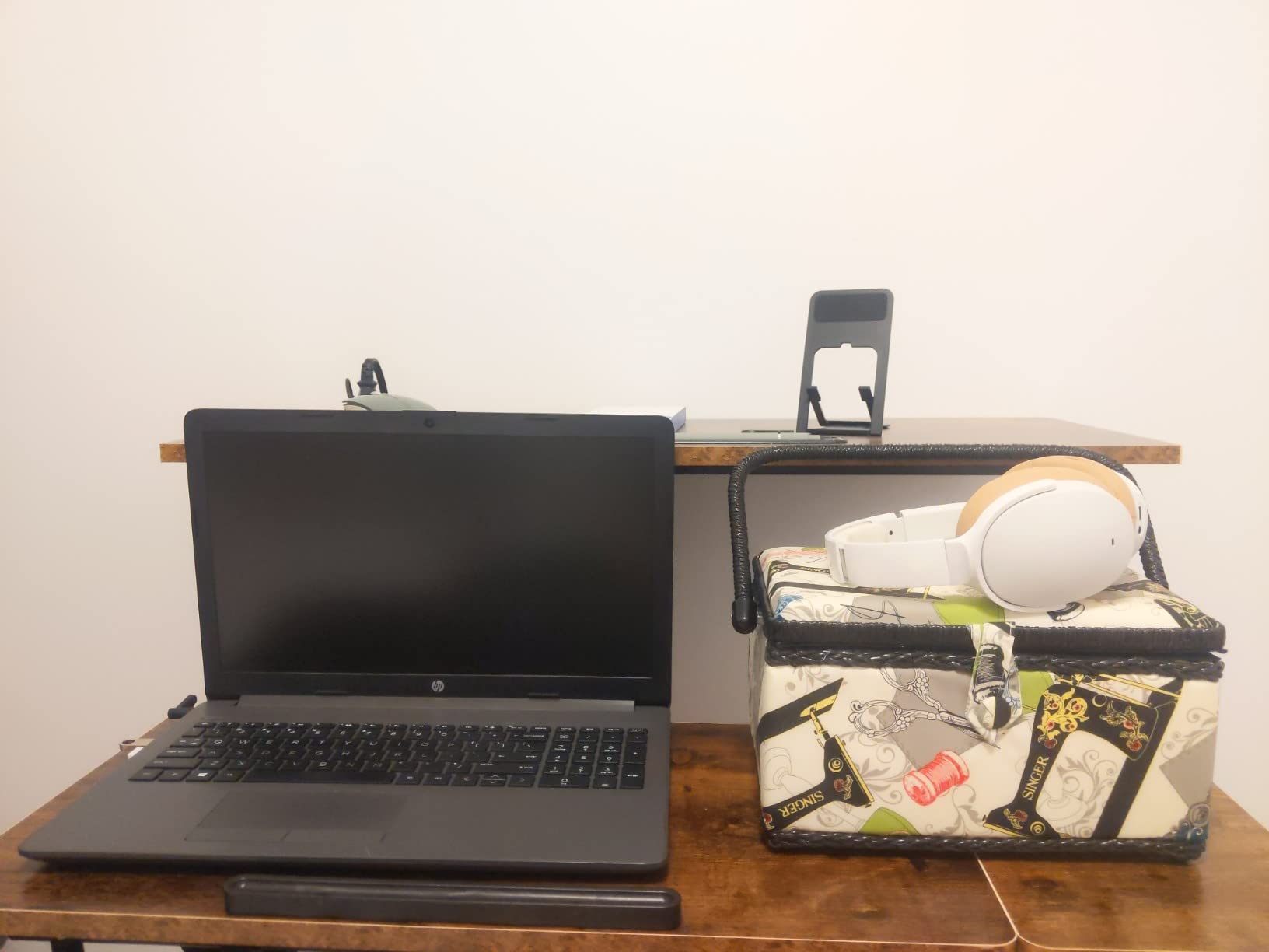 SINGER 07271 Basket with Sewing Notions Kit & Removable Tray-Vintage Spools, Tan customer photo 2