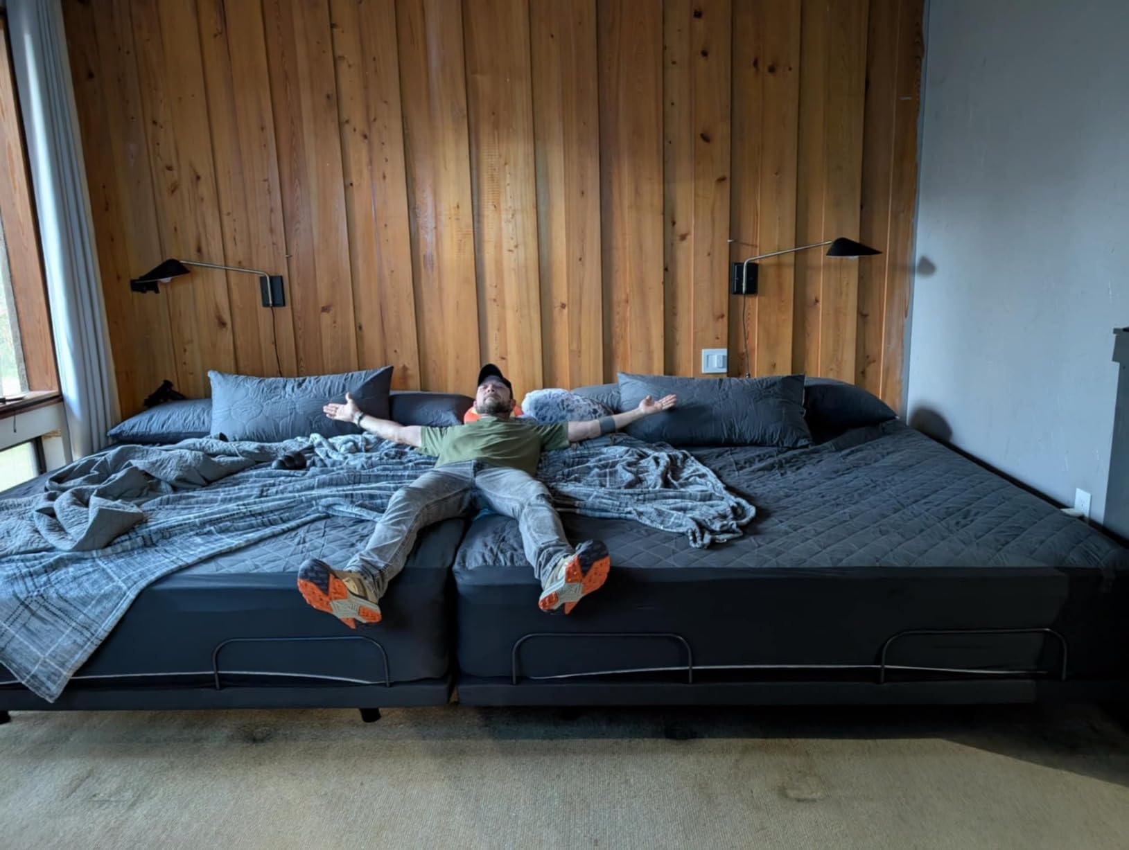 Sven & Son Harmony Adjustable Bed Base, Head and Foot Lift, Massage, Under-Bed Lights, USB, Memory, Zero Gravity Smart Frame - Queen customer photo 2