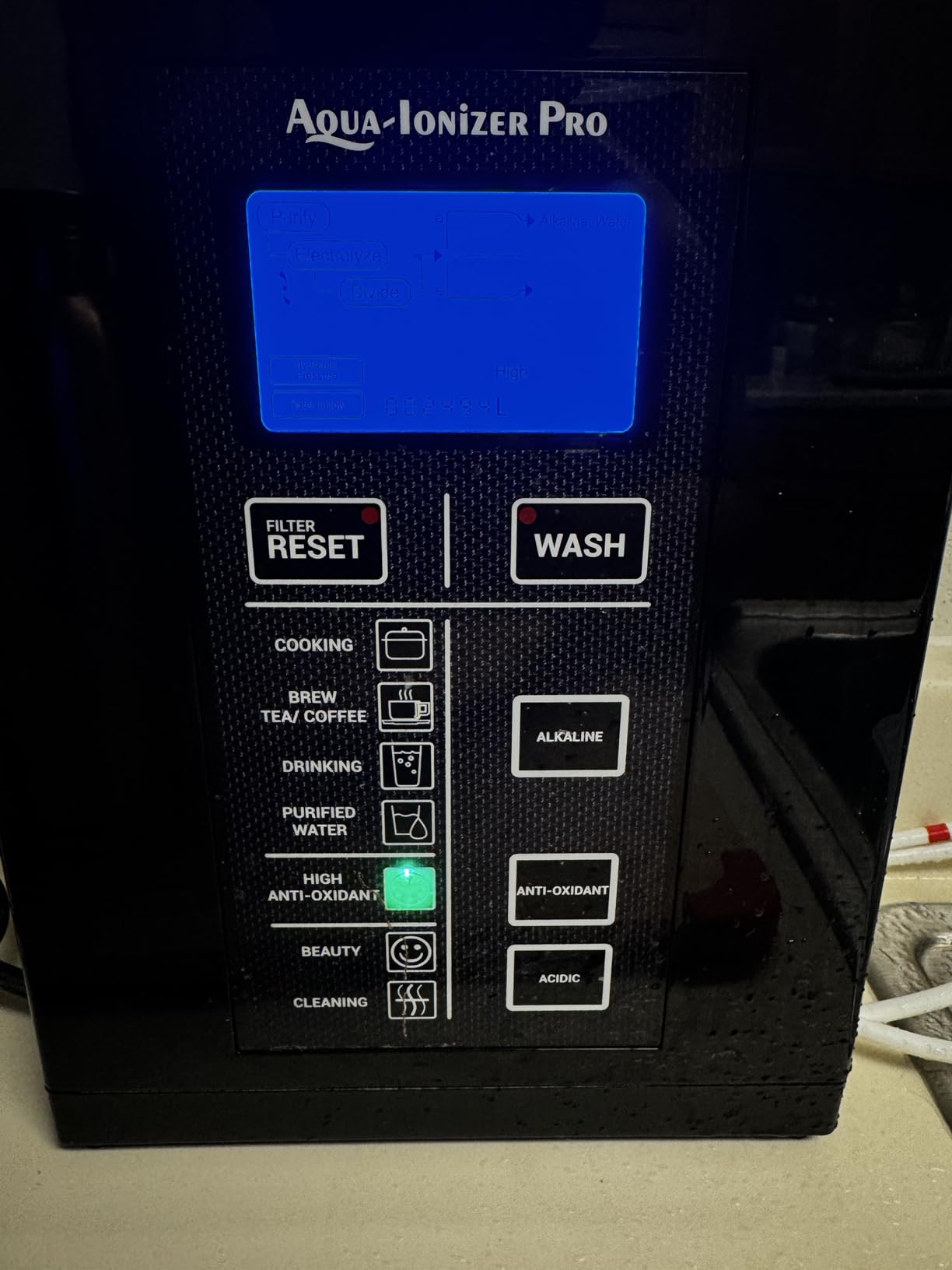 Aqua Ionizer Deluxe 9.5 Anti-Oxidant Boost Water Ionizer |Produces pH 3.0-11.5 Alkaline Water Filtration System| Up to -880mV ORP | 4000 Liters Per Filter | 7 Water Settings customer photo 1