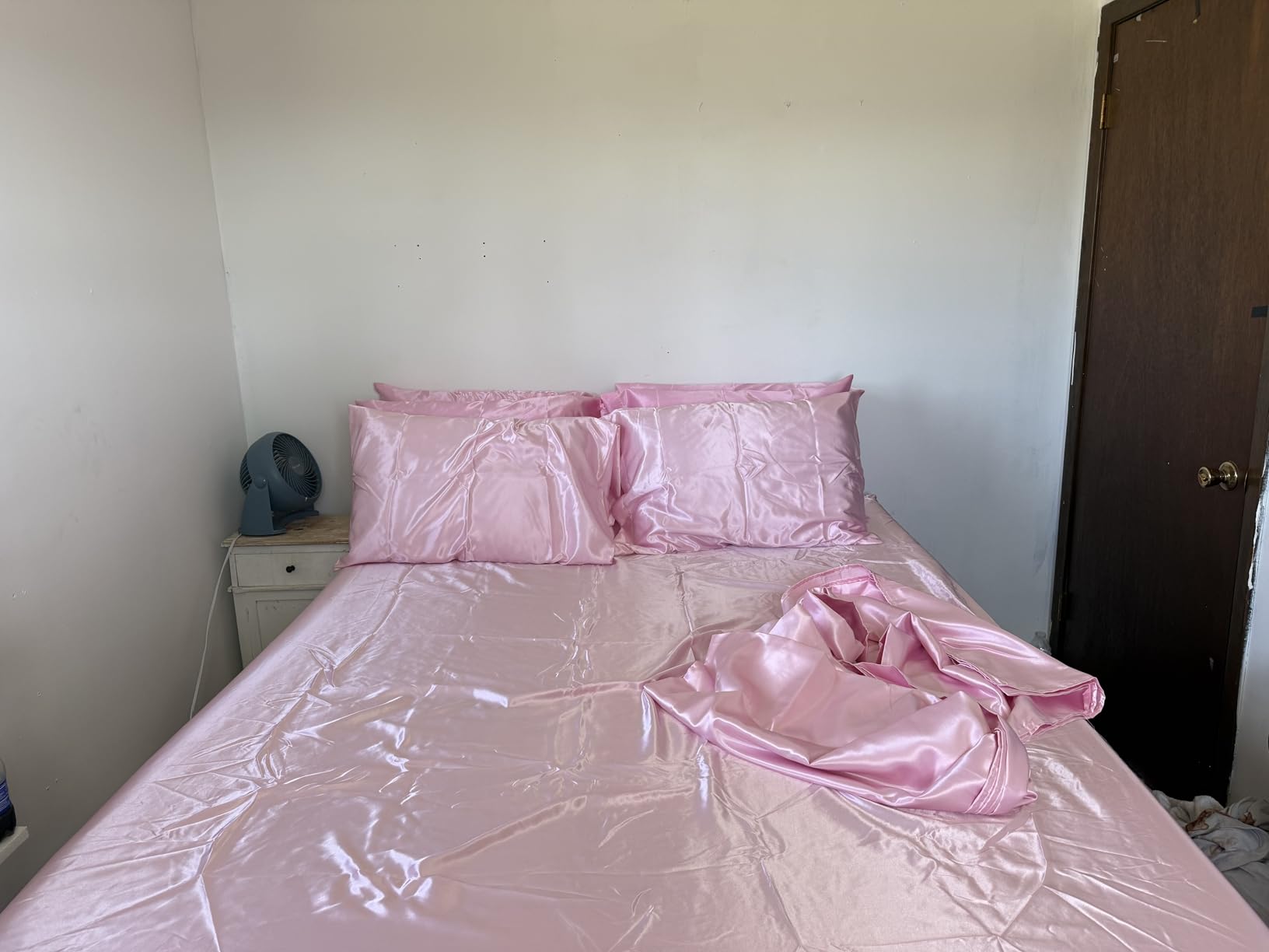 Love's cabin Satin Pillowcase Set of 2 Queen Size 20x30, Cooling Pillow Covers for Hair and Skin, Silky Smooth with Envelope Closure, Similar to Silk, Black customer photo 1