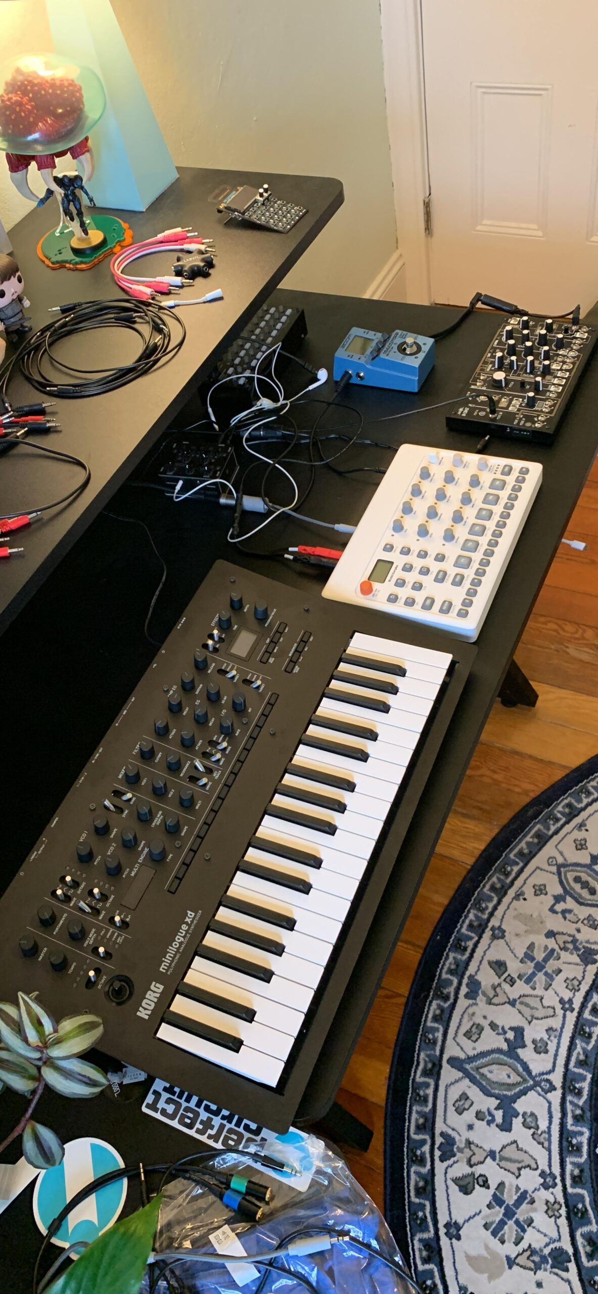 Korg minilogue xd 37-key Polyphonic Analog Synthesizer w/ 16-step Sequencer, 4 Voices and OLED Oscilloscope customer photo 2