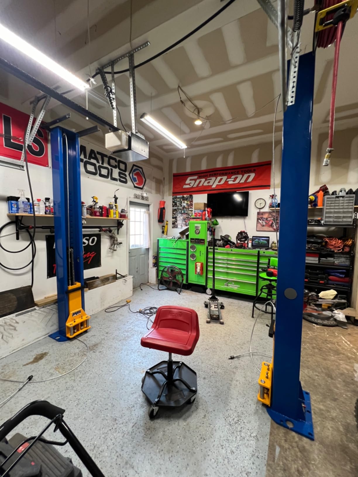 XK L2900 220V Car Lift 9,000 LB 2 Post Lift Car Auto Truck Hoist with 36 Months Parts Replacement customer photo 2