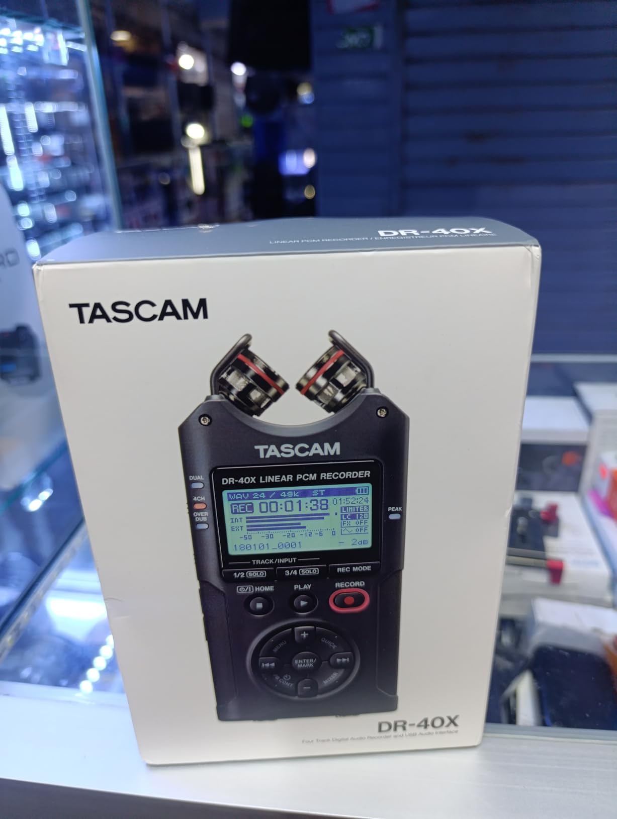 TASCAM DR-40X 4-Track Portable Handheld Field Recorder - 2 XLR/TRS Inputs, USB Audio Interface, Dual Adjustable Microphones for Stereo Recording of Music, Audio for Video and Podcasting customer photo 2