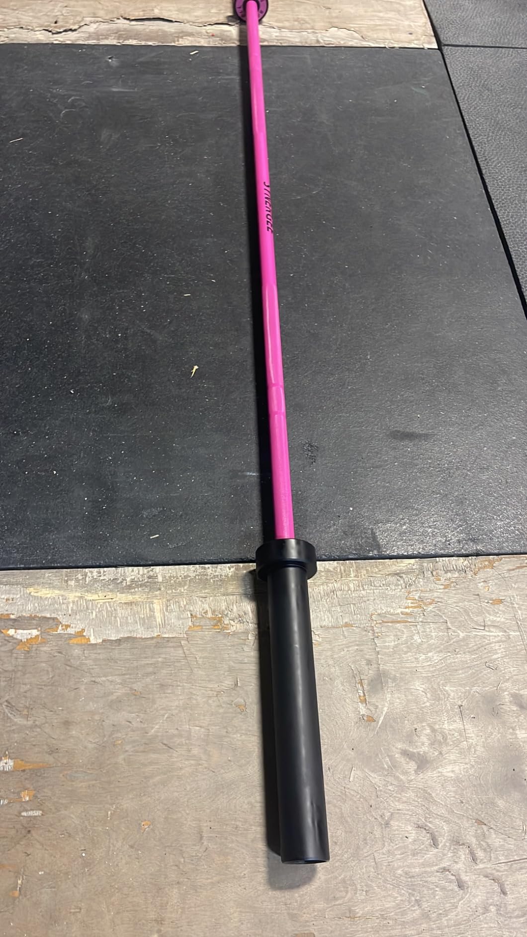 Synergee Games 15kg and 20kg Colored Ceramic Coated Barbells. Rated 1500lbs for Weightlifting and Powerlifting. Black, Red, Grey, Pink customer photo 1