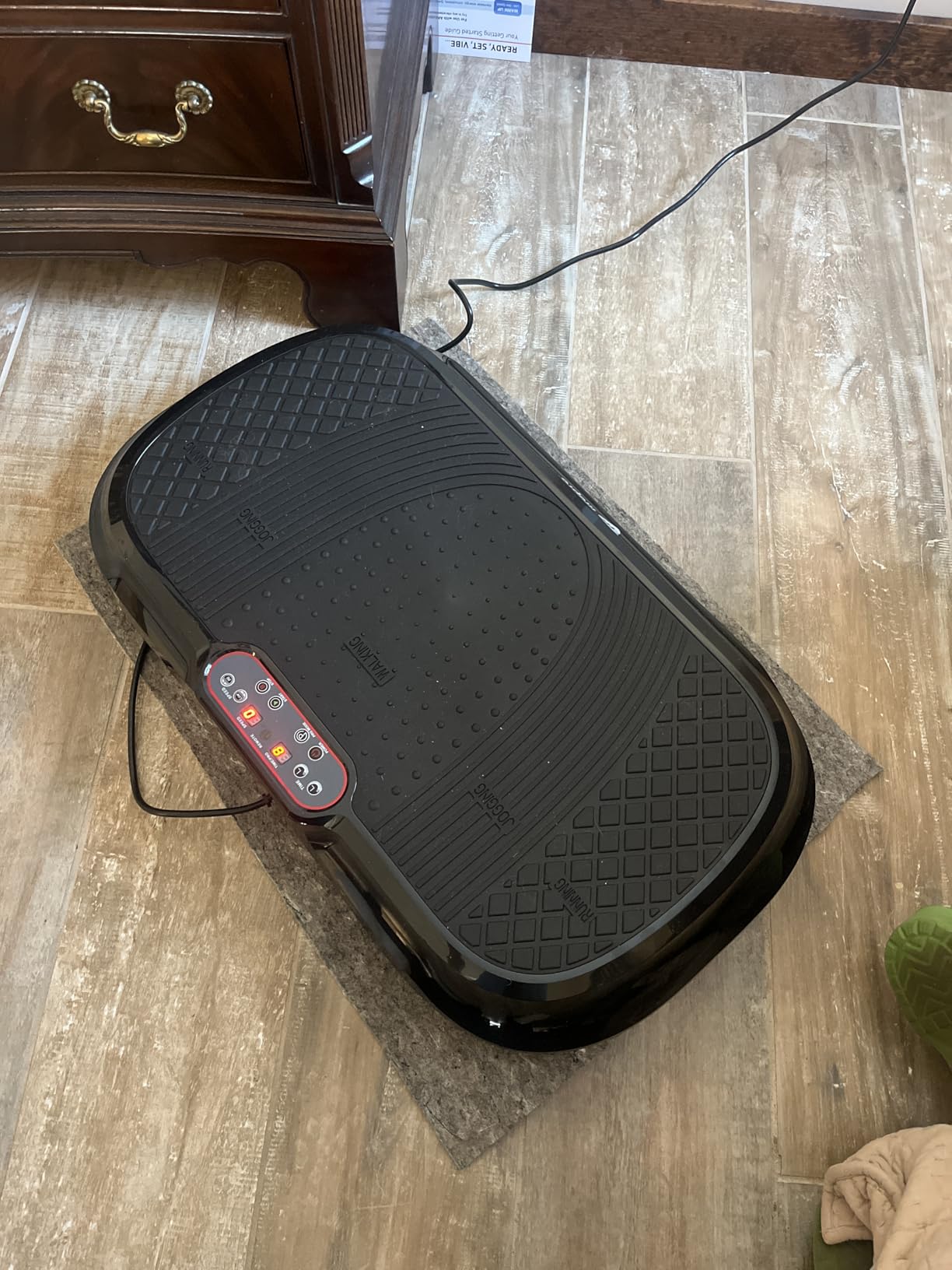 Lifepro Waver Vibration Plate Exercise Machine for Lymphatic Drainage, Muscle Activation, Full-Body Workout Vibrating Platform with Loop Bands, Fitness Equipment for Strength Toning & Fat Loss customer photo 1