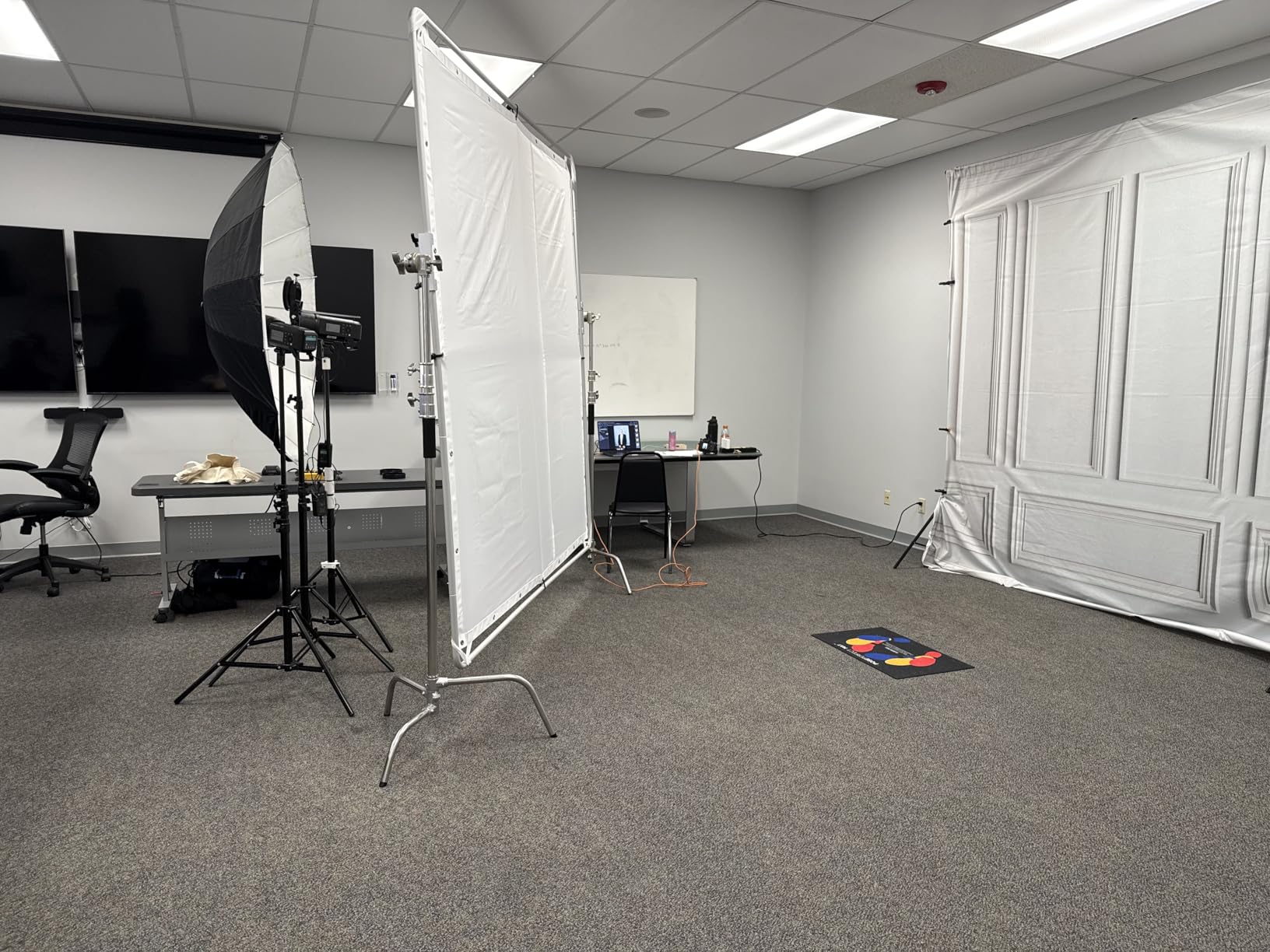 Glide Gear BFS 100 Butterfly Scrim - 4x4, 6x6, 8x8 Diffuser - 3 Nylon Silks, Quick-Setup Frame, C-Stand Clamps Included customer photo 1