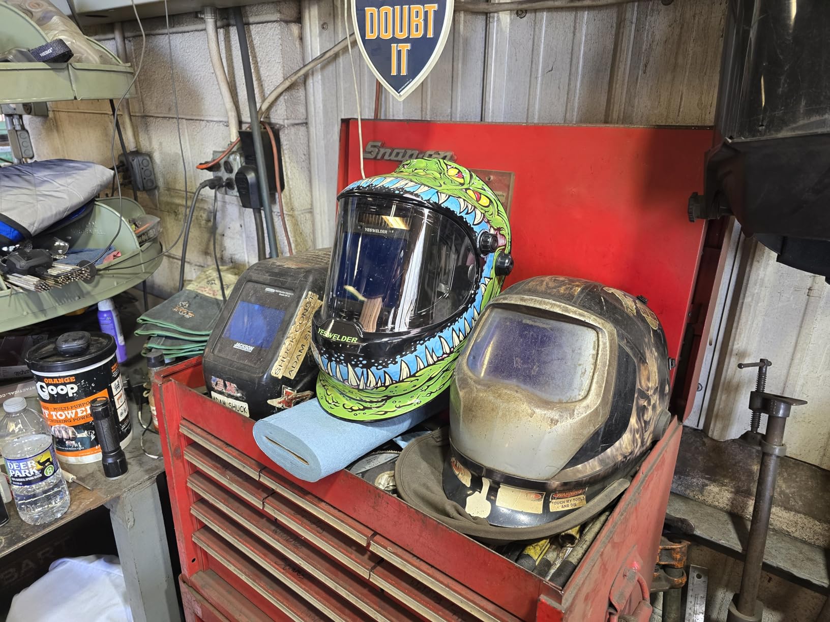 YESWELDER Auto Darkening Welding Helmet with SIDE VIEW, 180° Panoramic View, 1/1/1/1 True Color Solar Powered Welder Hood, Wide Shade 3/5-9/9-13 Welder Mask for TIG MIG ARC CUT and GRIND, LYG-Q800D customer photo 2