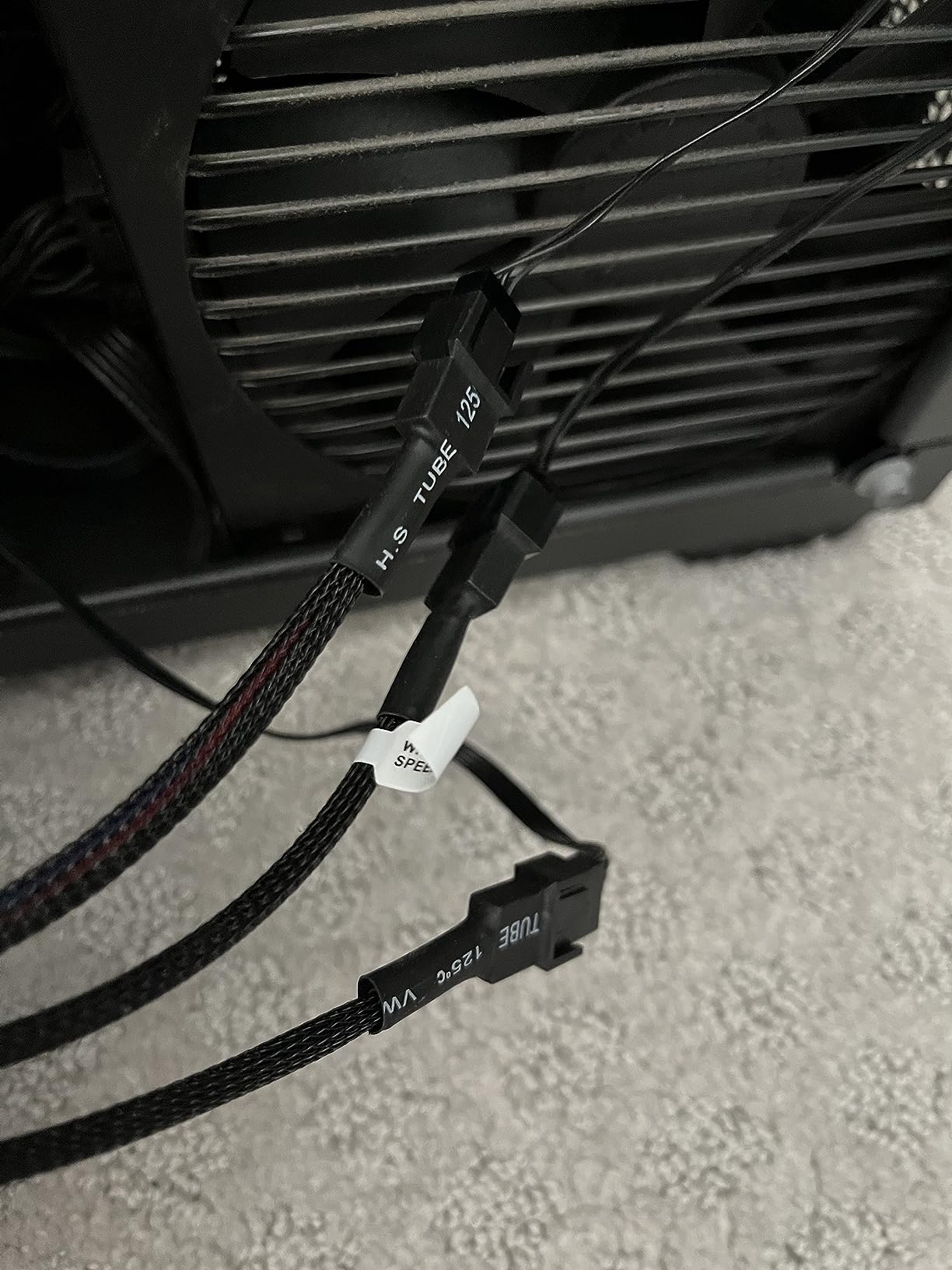 Cable Matters 2-Pack 3 Way 4 Pin PWM Fan Splitter Cable - 12 Inches / 30cm, 1x PWM-Controlled with 2 Follower, PC Fan Splitter 1 to 3 Converter customer photo 1