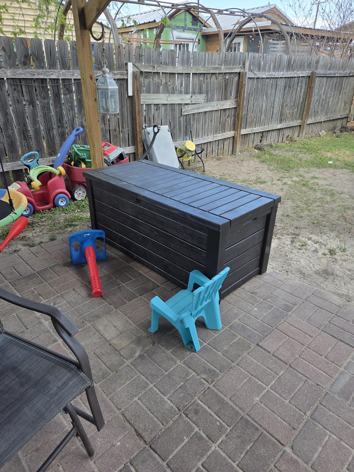 Keter Westwood 150 Gallon Resin Large Outdoor Storage Box for Patio Furniture, Outdoor Cushions, Garden Tools and Pool Floats, Dark Grey customer photo 2