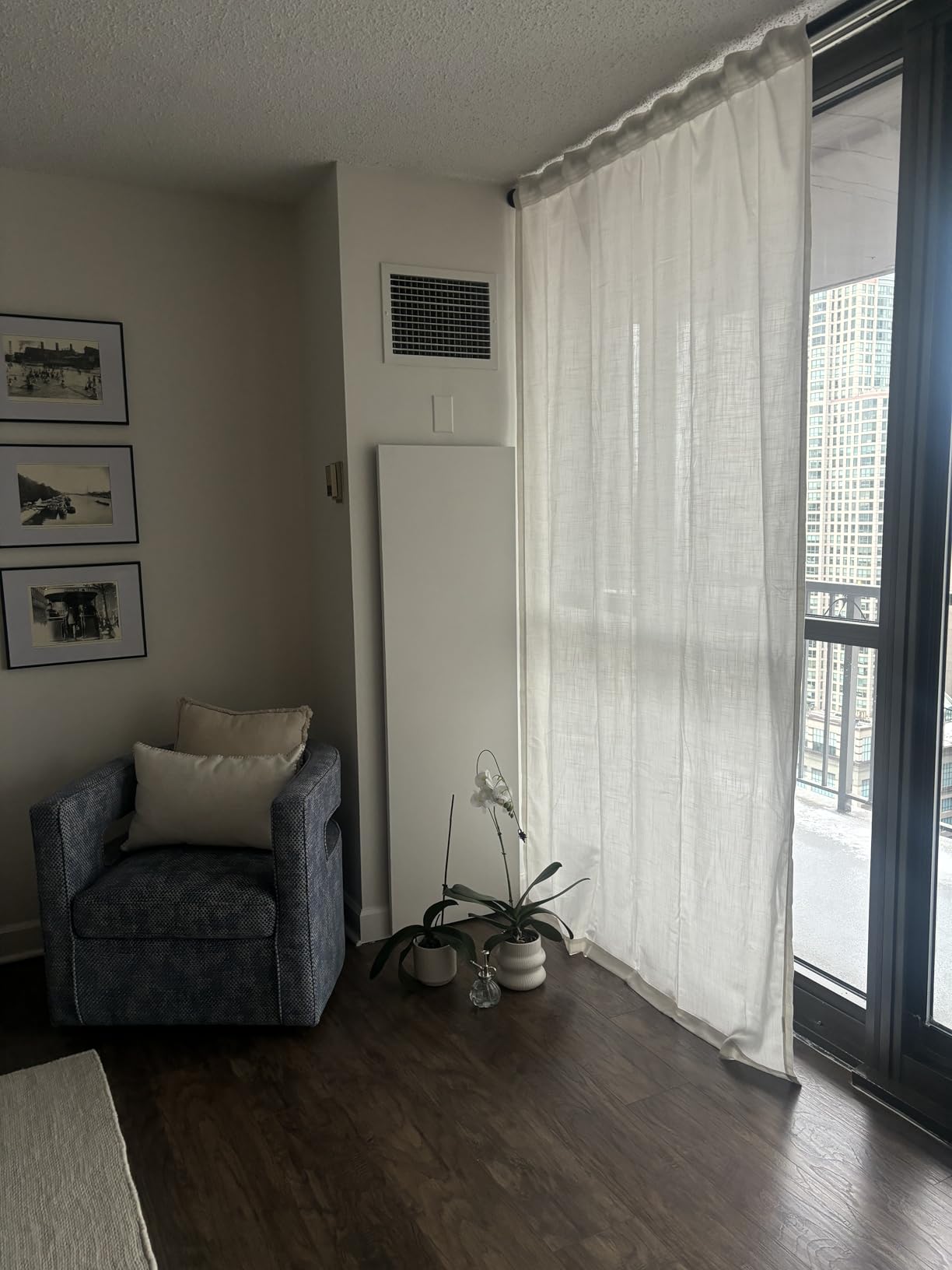 ALLZONE Heavy Duty Tension Shower Curtain Rod 42-83 Inches for Bathroom, Window, Non-Slip, Adjustable with Strong Spring Pole for Closet, Doorway, No Rust, No Drilling, Black customer photo 1