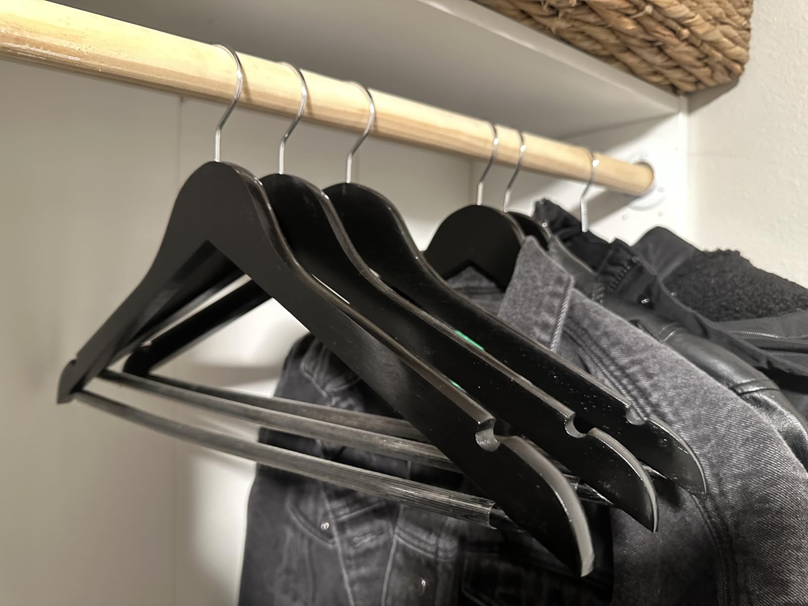 HOUSE DAY Wooden Hangers 20 Pack, Solid Wood Hanger with Non Slip Pant Bar, Heavy Duty Wooden Coat Hanger for Closet, Smooth Finish Wood Clothes Hangers for Shirts, Suits, Jackets, Dresses, Natural customer photo 2