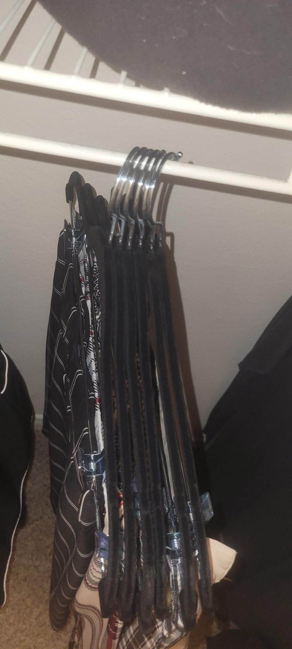 SONGMICS 30 Pack Pants Hangers, 16.7 Inches Long Velvet Trousers Hangers with Adjustable Clips, Heavy-Duty, Non-Slip, Space-Saving for Pants, Skirts, Coats, Dresses, Tank Tops, Black UCRF12B30 customer photo 2