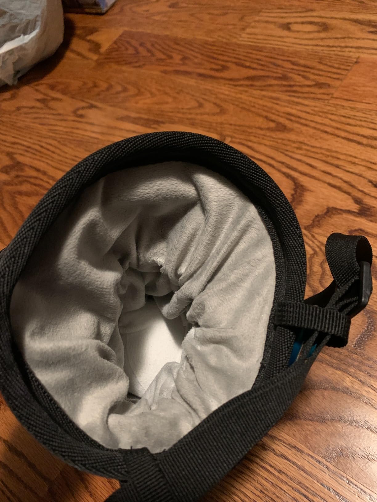 Rhino Valley Climbing Chalk Bag, No Leak Drawstring Chalk Bag with Adjustable Belt, Carabiner Clip and Zippered Pockets Chalk Bag for Rock Climbing, Cross Fit, Weight Lifting & More customer photo 1