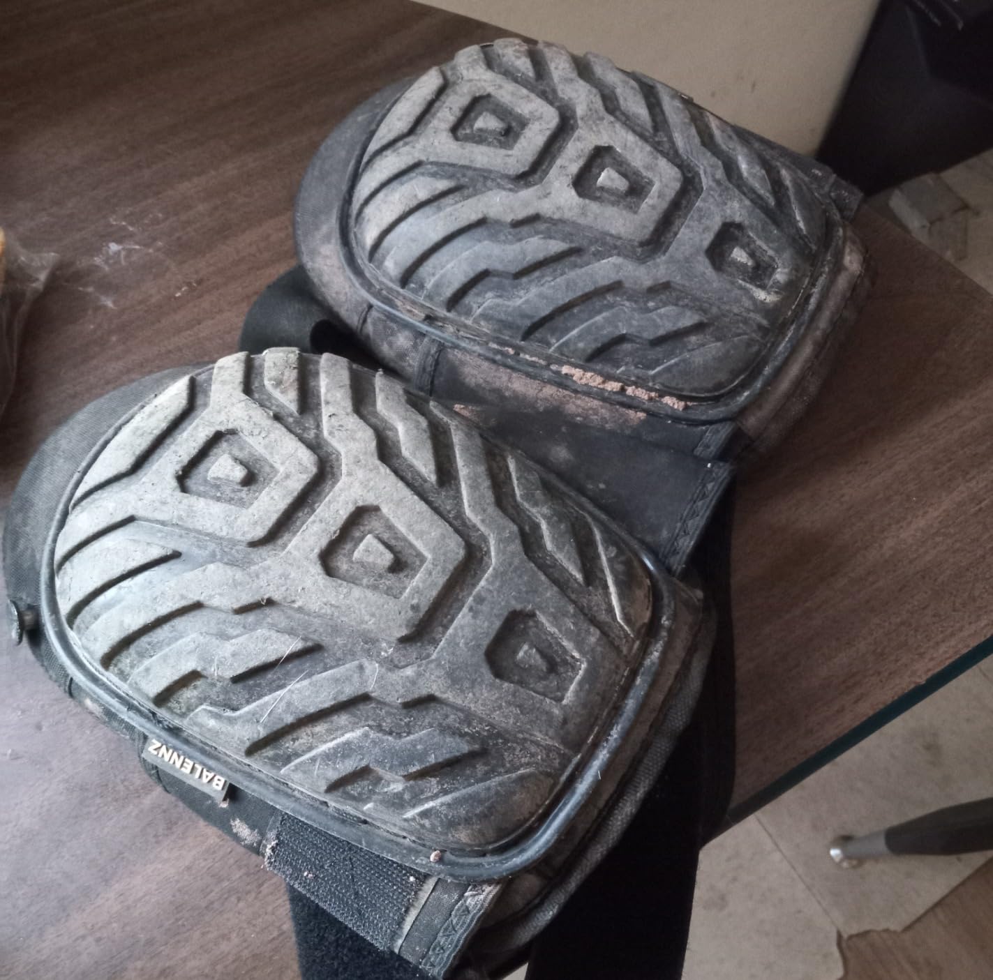 BALENNZ Professional Knee Pads for Work - Heavy Duty Foam Padding Gel Construction Knee Pads with Strong Double Straps - Comfortable Knee Protection for Indoor and Outdoor Use customer photo 2