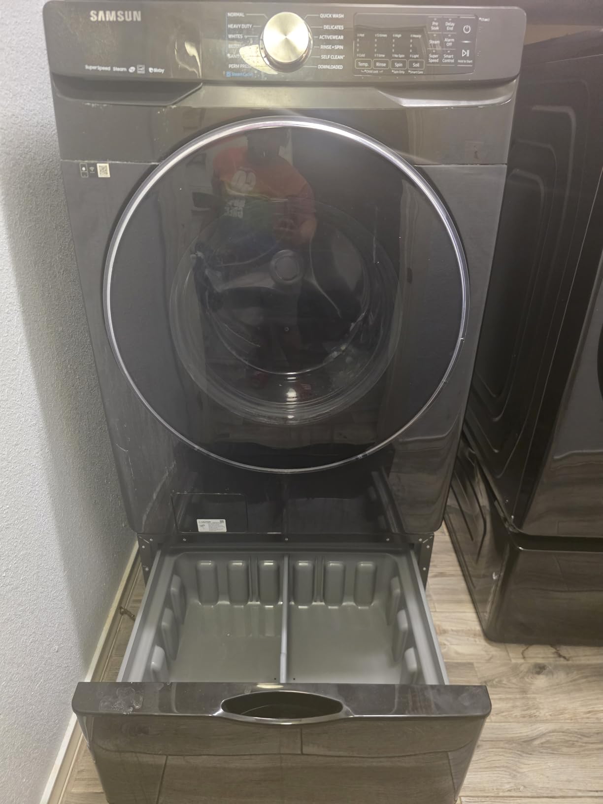 SAMSUNG 27-Inch Washer Dryer Pedestal Stand w/ Pull Out Laundry Storage Drawer, Stainless Steel, WE402NV/A3, Brushed Black customer photo 2