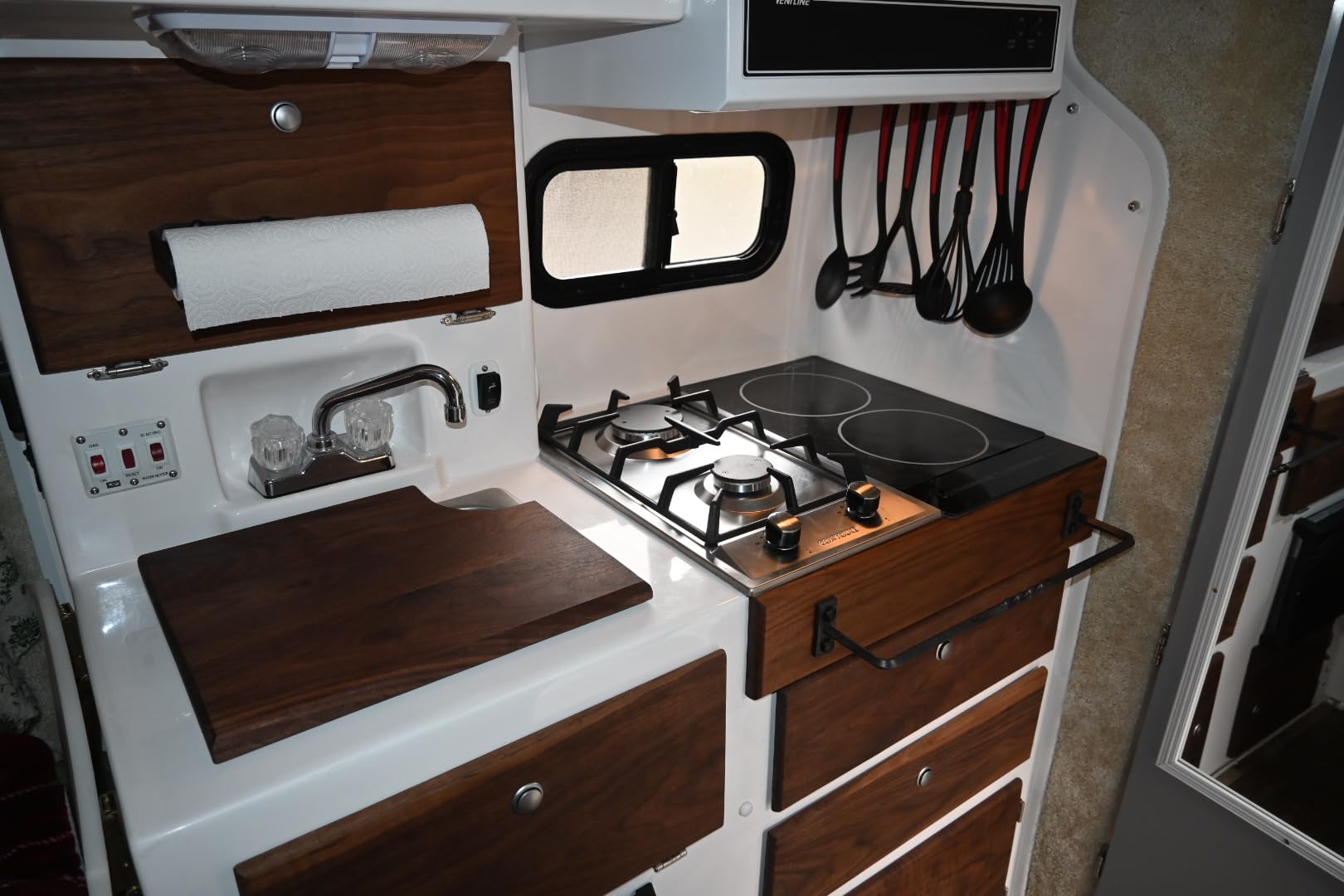 Renogy 200W 12V Portable Solar Panels Suitcase with Waterproof 20A Charge Controller, Foldable 200 Watt Solar Panel W/ Adjustable Kickstand, Solar Charger for Power Station, RV, Camping, SUV, Off Grid customer photo 1