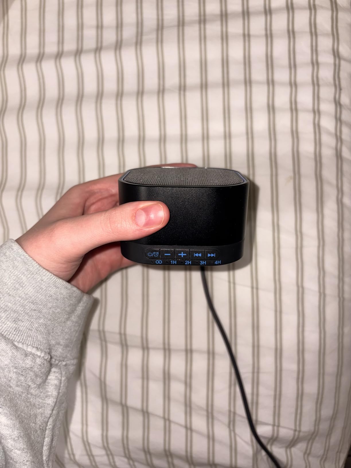 Magicteam White Noise Machine with 20 Non Looping Natural Soothing Sounds Memory Function 32 Levels of Volume Powered by AC or USB and Sleep Sound Timer Therapy for Baby Kids Adults Black customer photo 1