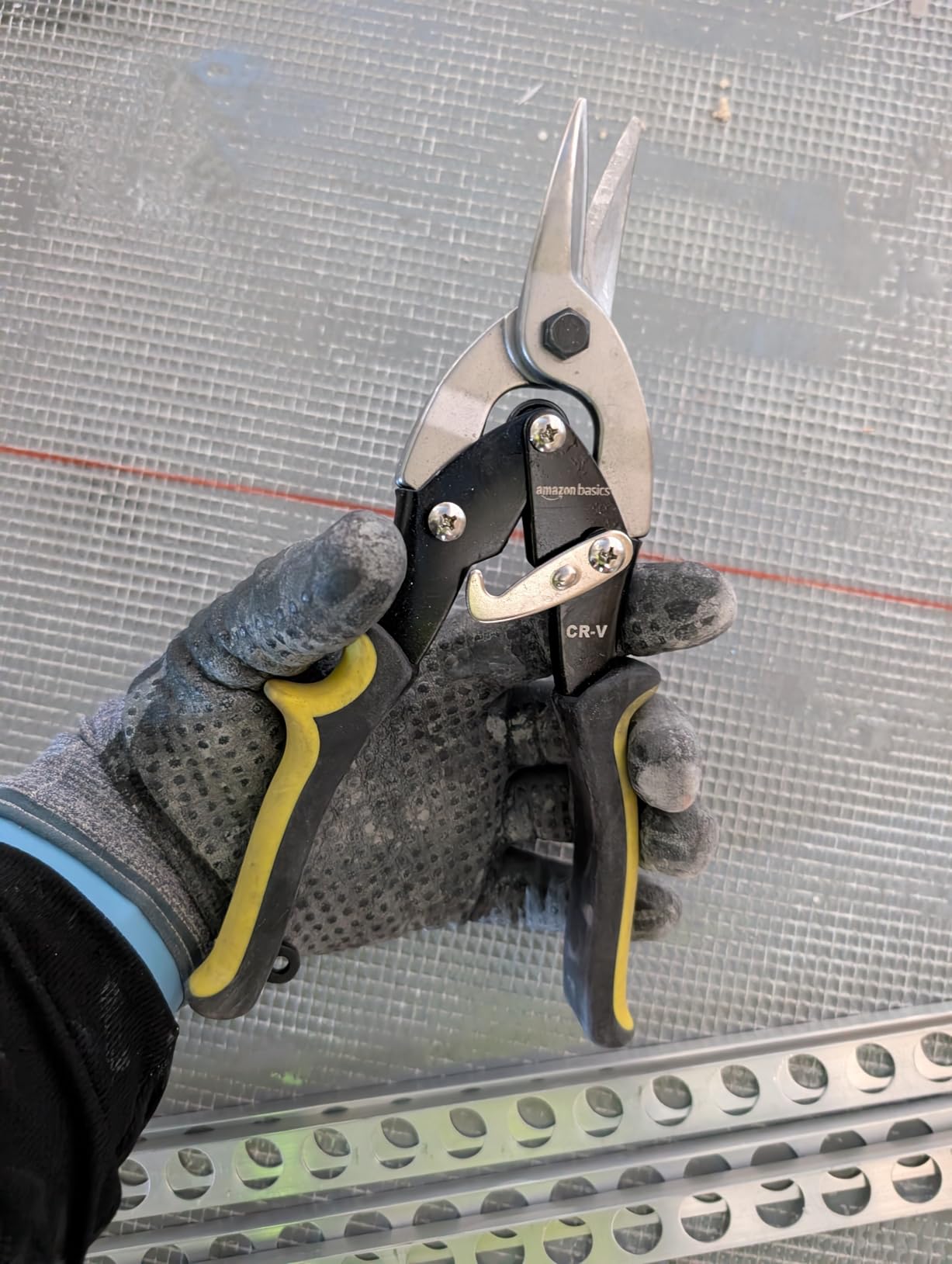 Amazon Basics 3-Piece Aviation Snip Set for Metal Cutting with Comfort Grips, Left, Right and Straight Cut customer photo 1