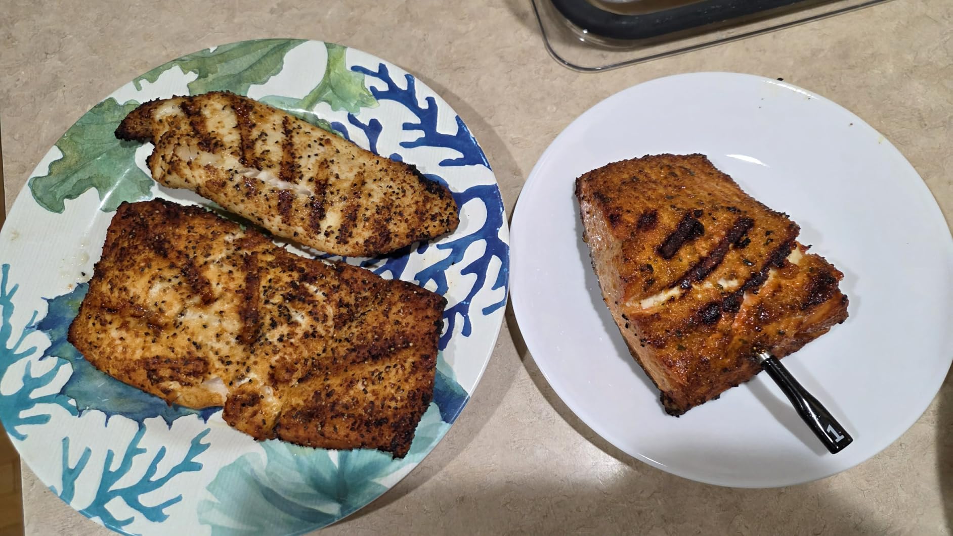 Indoor Grill | Foodi | 5-in-1 (Grill, Air Fry, Roast, Bake, and Dehydrate | Fits up to 3lb Roast | Smoke Control System and Dishwasher Safe Parts | Black/Grey | AG301 customer photo 1