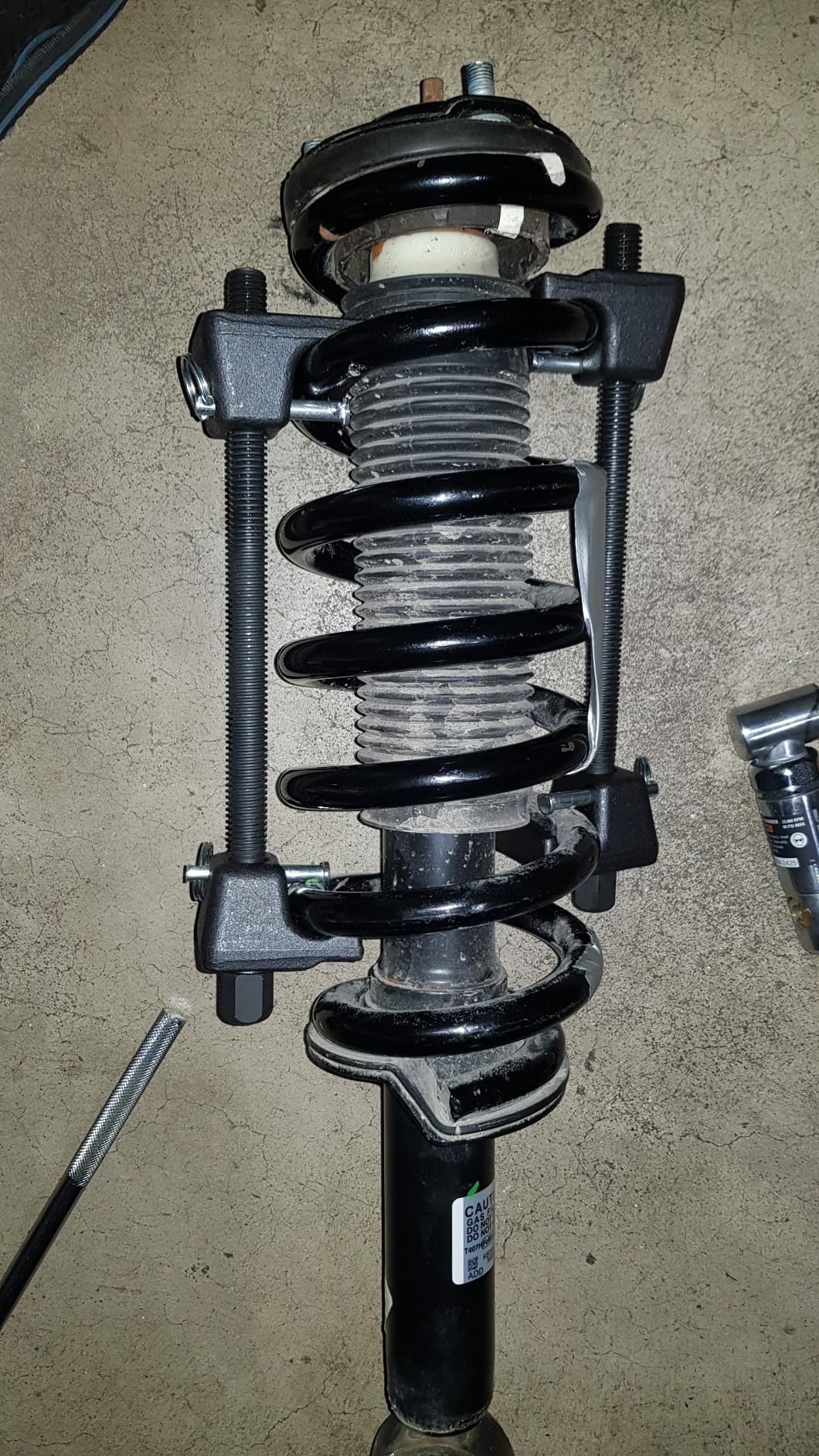 OEMTOOLS 25553 Coil Spring Compressor, Safe and Efficient MacPherson Strut Spring Compressor, Strut and Coil Spring Maintenance customer photo 1