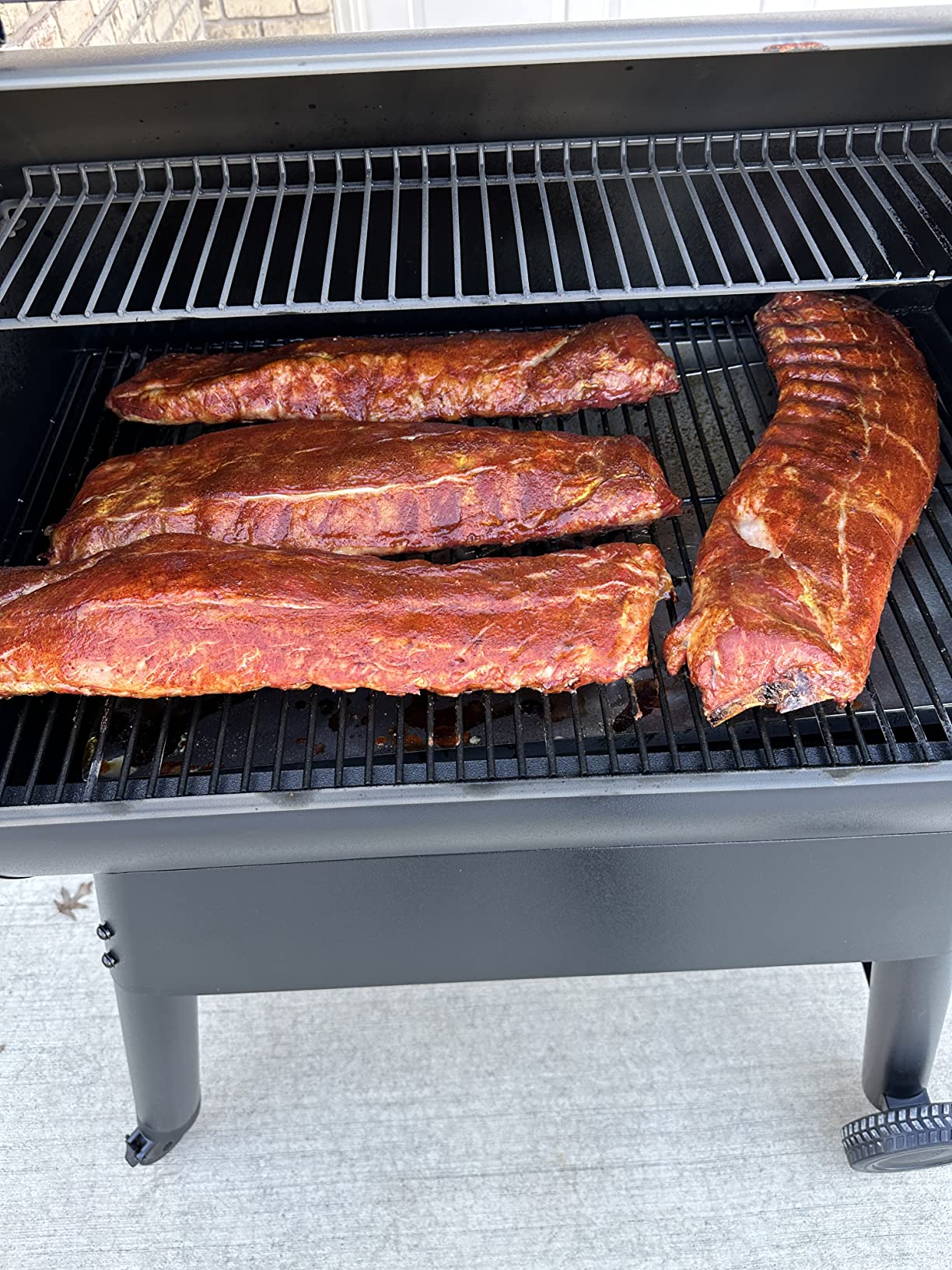 Traeger Pro 780 Wood Pellet Smoker Grill, 6-in-1 BBQ Pellet Grill Combo, WiFi and App-Connected Electric Smoker, 780 Square Inches of Grilling Area, Temperature Control, Black Finish customer photo 2