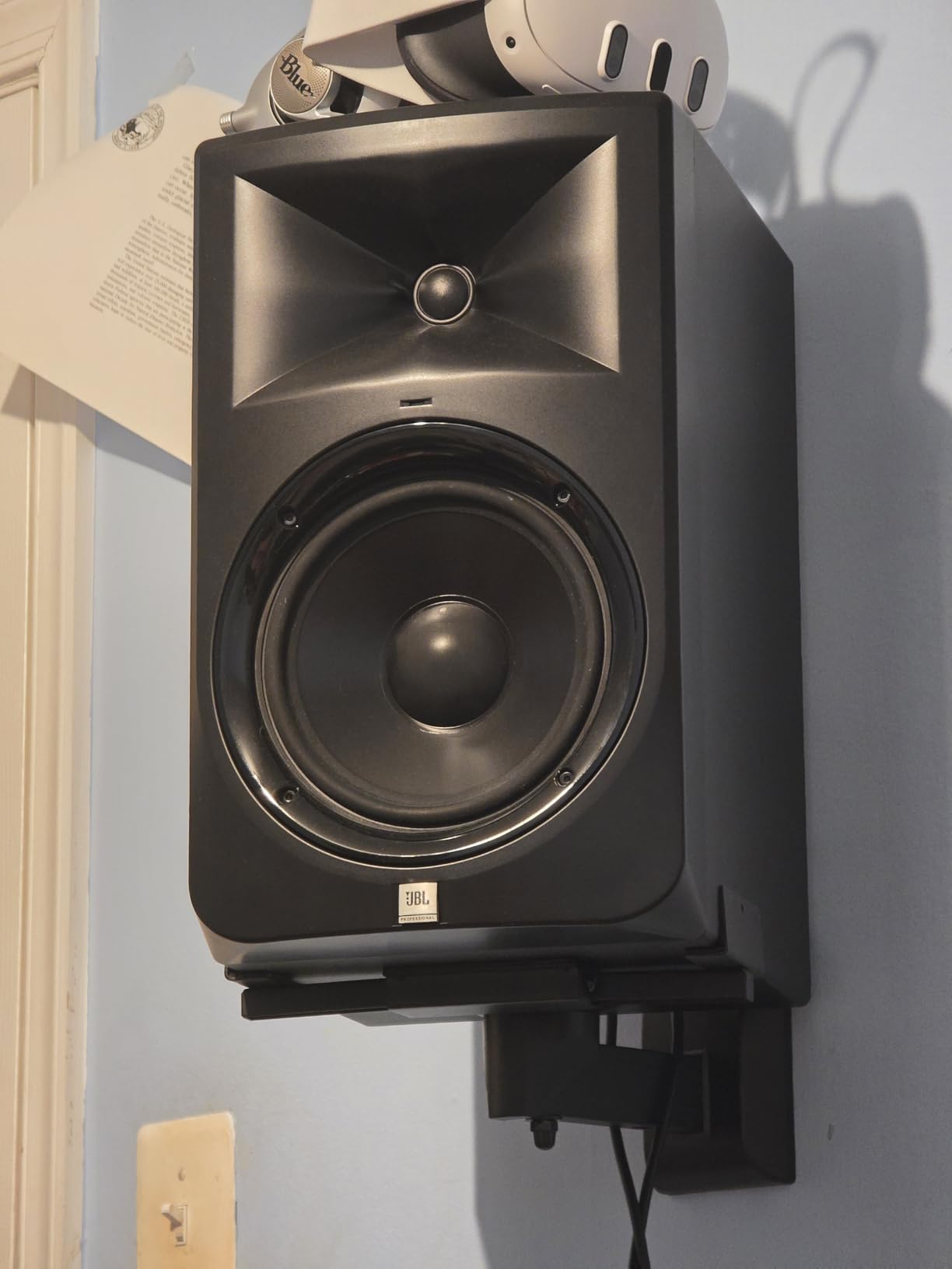 suptek Speaker Wall Mounts, Dual Speaker Stands for Surround Sound Speakers, Universal Bracket, Tilt Swivel Shelves Up to 55lbs Black (2 Pack) customer photo 1