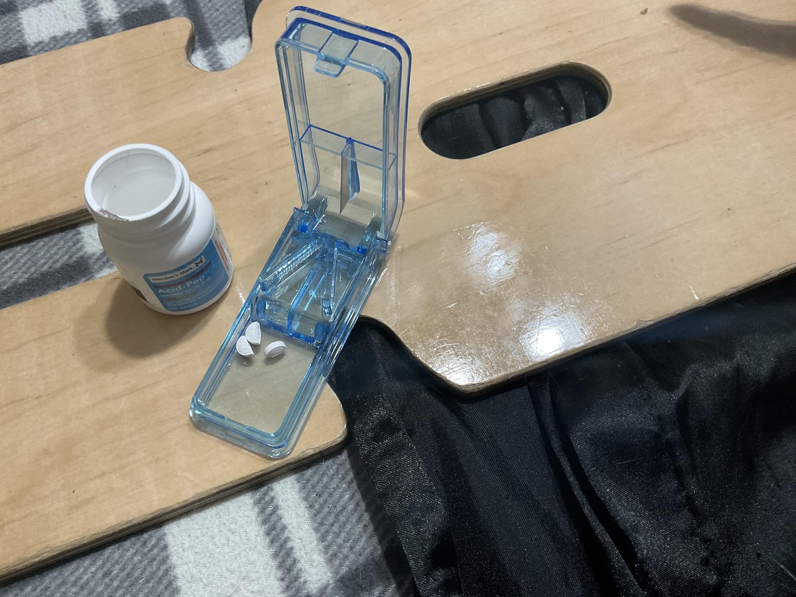 2PCS Pill Cutter, Professional Pill Splitter for Cutting Small Pills or Large Pills in Half (Blue) customer photo 2
